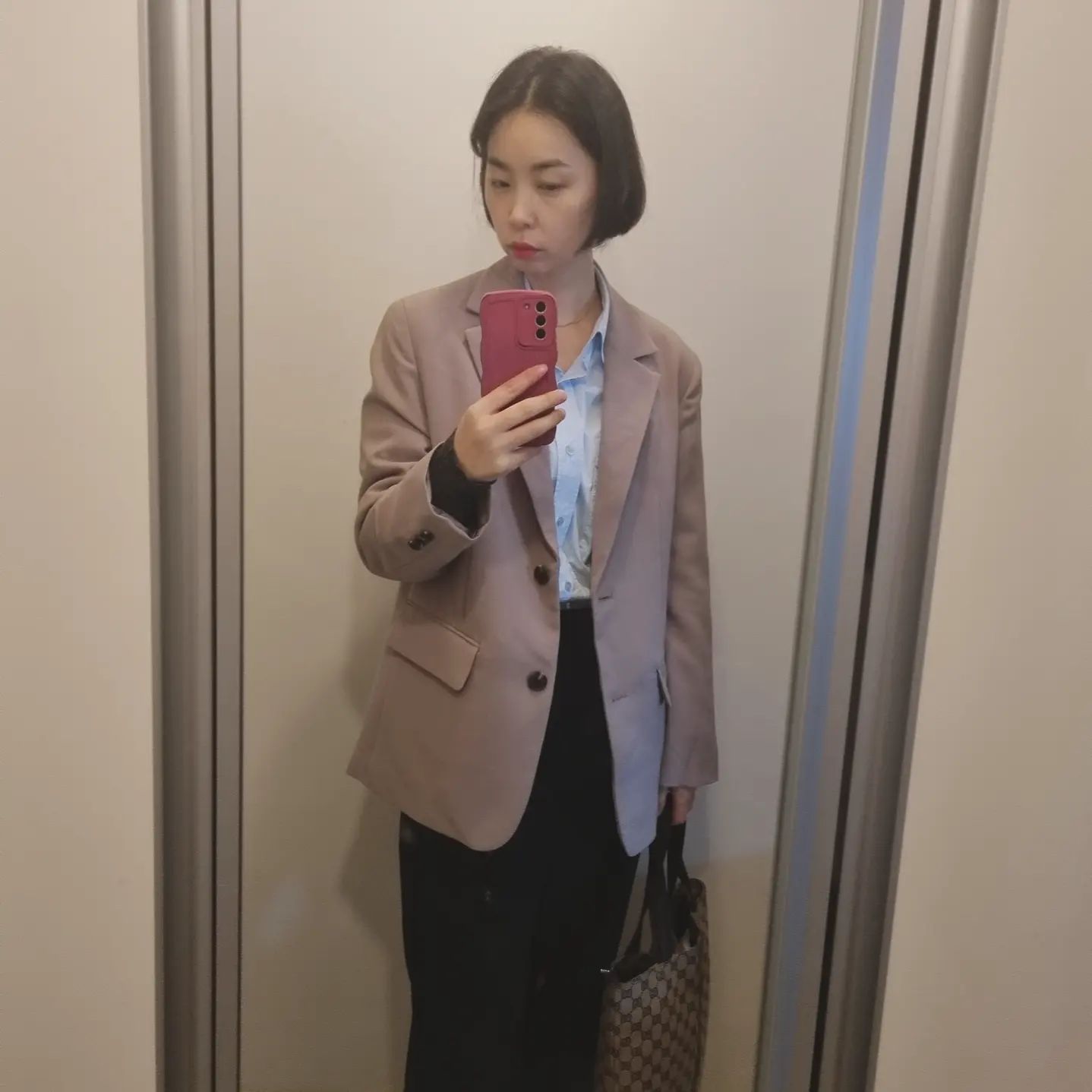 오랜만에 출근룩!!!
자켓에 꽂힌 요즘!!

#출근룩코디 
#자켓코디
#봄날인줄
#도서관가는길춥다