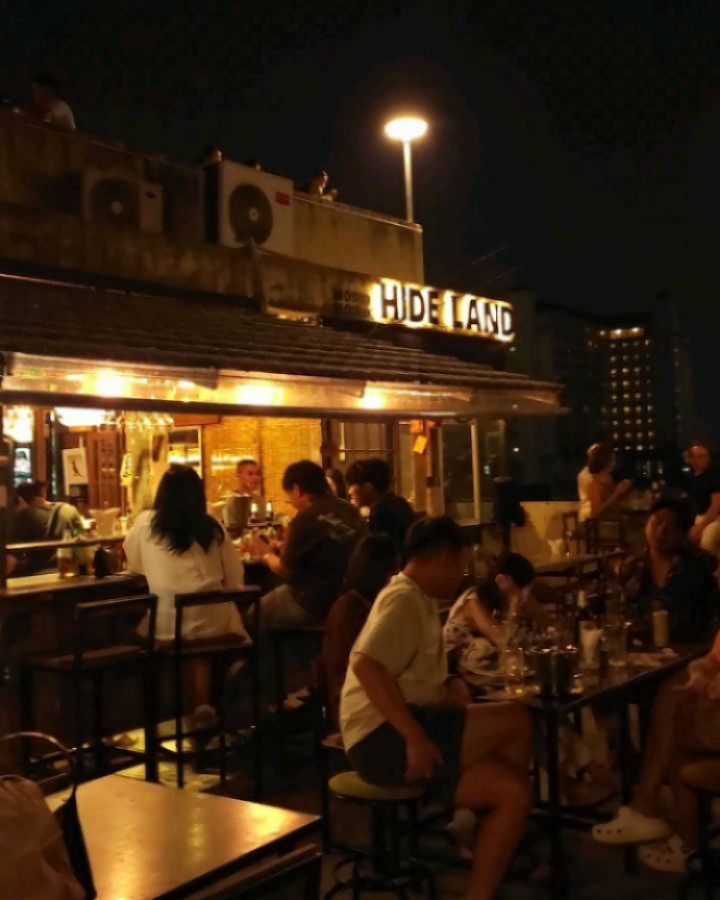 🍻분위기 맛집 치앙마이 #HIDELAND.CNX

야경 일몰 맛집이라고 소문 나있던 루프탑 이자카야

분위기 정말 좋고, 꼬지도 너무 맛있었고,
맥주 종류도 엄청 많고, 칵테일도 다양했다

치앙마이에서 무슨 이자카야라고 생각들지 몰라도
루프탑이 주는 분위기에
술에 취했는지 분위기에 취했는지 모르겠던 곳❣️

커플끼리 와도
친구끼리 와도
좋을 곳❤️

#치앙마이#치앙마이여행#치앙마이술집#돈맛집치앙마이#chiangmai#donyummy