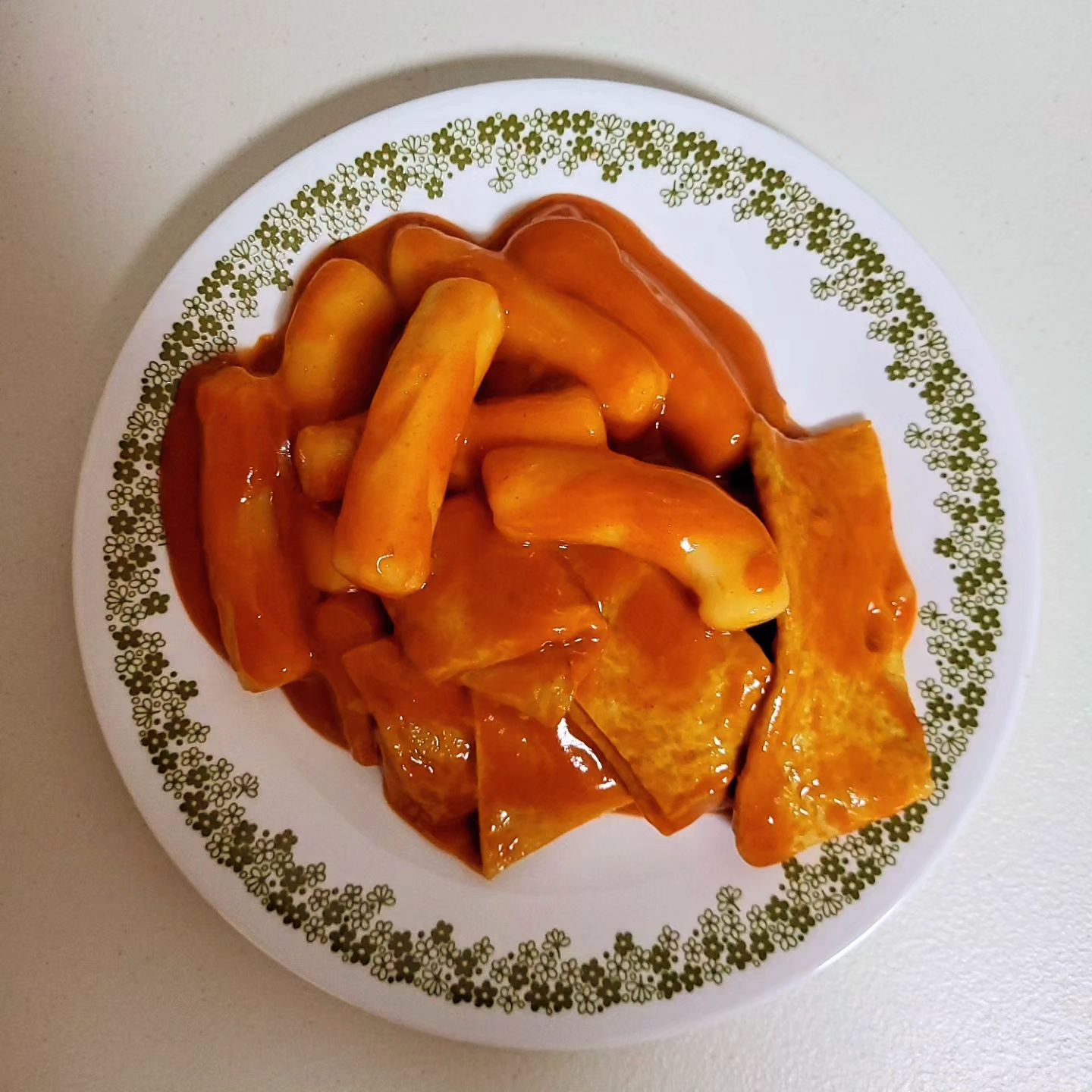 당진 구터미널 당진분식

떡볶이 떡은 밀떡인데 쫀득하고 양념은 거의 맵지 않고 달짝지근하니 중독성 있는 맛이다.
순대는 쫄깃하고 살짝 냄새가 나지만 맛은 최고다.
오뎅은 국물이~  끝내줘요👍🏻😁

주소: 충남 당진시 당진중앙3로 67
전화: 041-352-2081

#일상 #일상스타그램  #정보 #꿀정보 #당진맛집 #맛집추천
