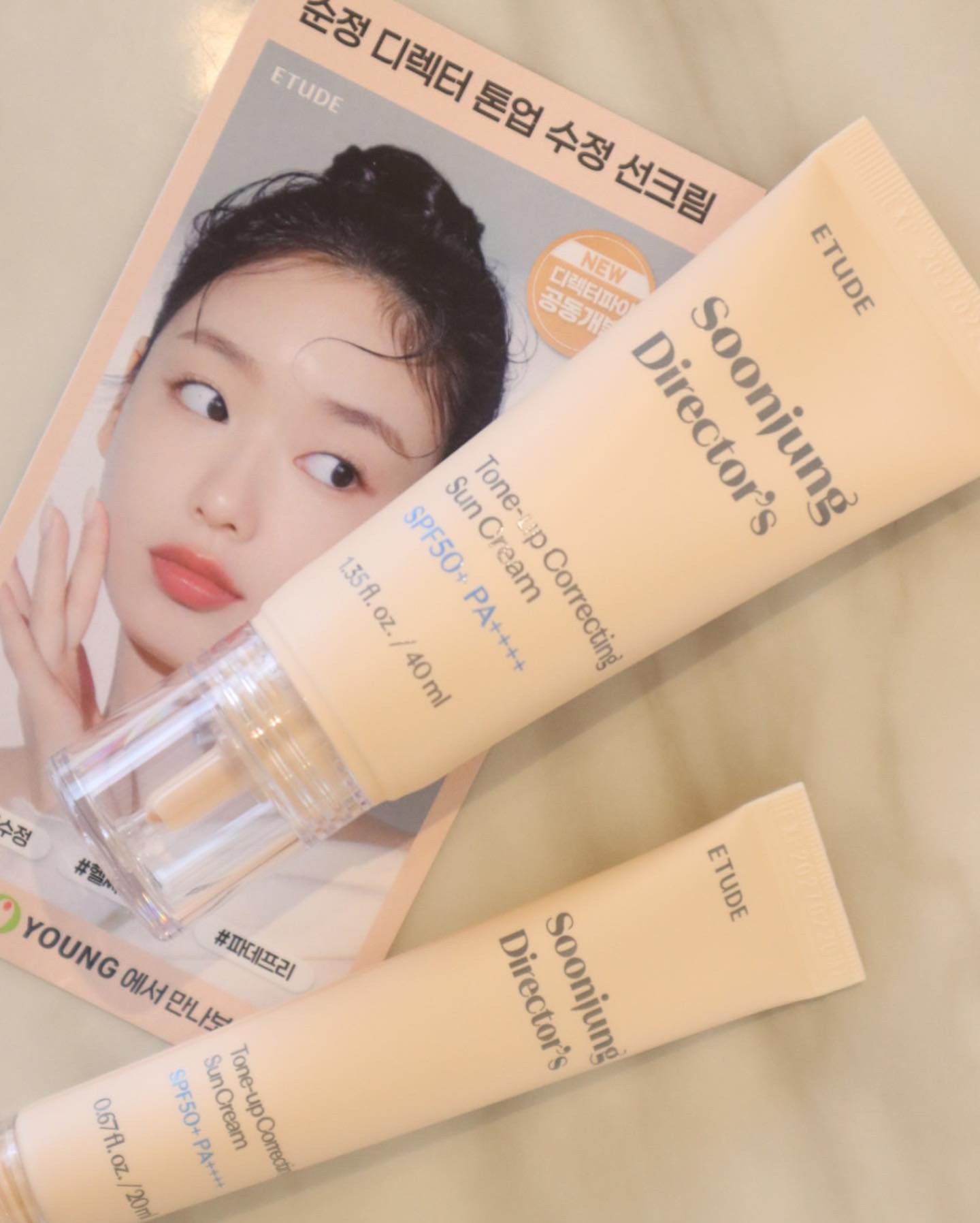 @광고 #에뛰드 

에뛰드에서 이번에 톤업코렉팅선크림이 출시가 되었어요 :)

그동안 핑크톤업, 다양한색상의 선크림이 나왔지만
쓰면서 만족하기엔 아쉬운점들이 있었는데
에뛰드 톤업코렉팅선크림은 피부의 잡티, 피부톤, 
피부결까지 코렉팅해주는데 상아빛이여서
피부의 홍조나 피부톤까지 고루 이쁘게 해주더라구요 

평소에는 매일 화장을 하다보니깐
주말이나 피부를 좀 쉬게 해주고싶은 파데프리가
필요한날에도 요 선크림하나만 발라주면 완벽하게
이쁜 피부표현과 자연스러운 이쁜피부가 될수있어요 :)

3/31일까지 올리브영 온라인몰에서
저처럼 기획세트를 32%할인된 16500원에 만나볼수있어요

#에뛰드 #톤업선크림추천 #순정선크림 #톤업코렉팅선크림