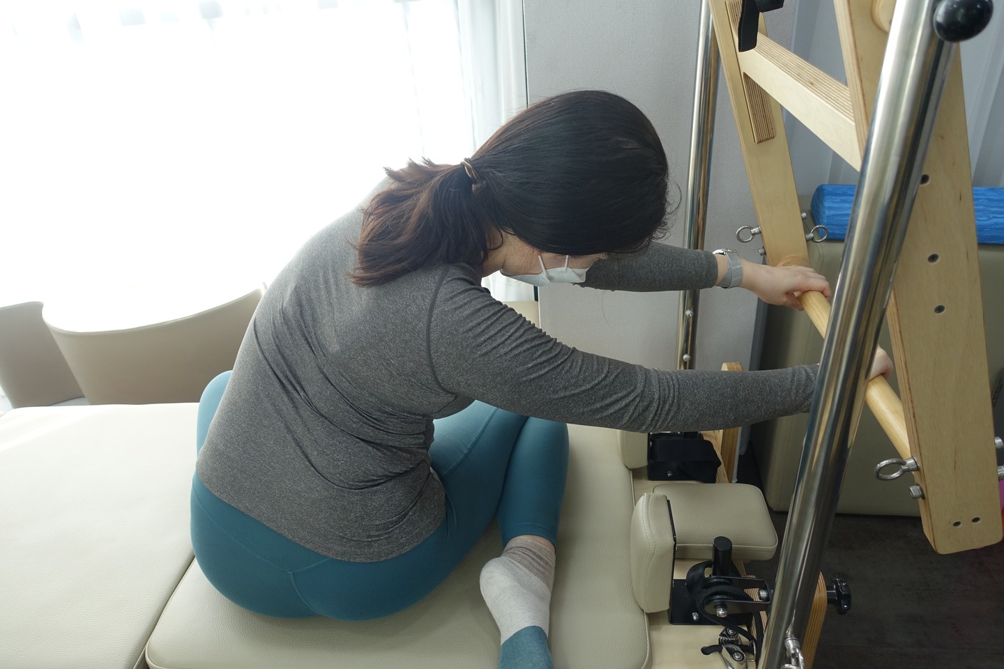 -

 출산 후 처음으로 일대일 필라테스 받고왔어요.

산후 필라테스가 좋다고는 알았지만

청담체형교정일대일필라테스 받고나니 진짜 좋더라고요.

사실 운동 끊어놓고도 아기 낳고 거의 육퇴 후에는
쉬다보니 거의 기부천사였거든요.

그리고 너무 오래 운동 쉬었더니,
운동 감도 다 잃었어요...

결혼준비할 때 일대일필라테스 하면서 자세도 교정되고

군살도 정리되서 정말 좋았거든요.

이번에 일대일필라테스 받으면서 출산 후 내 몸이 엄청 틀어졌고,
얼마나 엉망인지 알게되는
 시간이었어요.

제가 간 곳은 청담필라테스 유명한 청담 비브이필라테스
연예인들도 정말 많이 오는 것 같더라구요.

일대일필라테스는 

정말 좋다고했잖아요. 
근데 우리가 고민하는 것은 무엇?

맞아요. 바로 "가격"이죠!!!

이런 우리의 고민을 딱 알고 청담필라테스

청담 비브이필라테스는 3월 오픈 파격이벤트 진행 중

저처럼 1회 체험시에는 50% 할인된 가격에 받으실 수 있어요.

저도 결혼 준비할 때 필라테스 20회 끊어서 7만원 정도에 한 것 같은데..

55만원이면..넘 좋아요! 참, 여기 제로페이도 되더라고요.

또 3월 파격 오픈 이벤트 5+5이벤트로
일대일 개인레슨이 50%할인입니다.

✔선착순 20명 마감시까지

✔구입후 6개월까지 사용 가능

✔ 상담문의는 카카오톡에서

http://pf.kakao.com/_xdxexgyb

일대일필라테스는 자세를 교정 잡아주지만 짧은 시간이기 때문에

자세교정의 효과를 보려면
결국에는 저 혼자서 꾸준히 또 연습을 해야하는 거잖아요.

자세교정, 초보자들에겐 그래서 일대일필라테스 꼭 추천하고싶어요.

잘못된 자세로 운동을 하면 
예쁜 몸매가 아닌 이상한 쪽으로 몸이 발달할 수 있거든요.

#비브이필라테스#청담비브이필라테스#유현식대표#올인원관리#강남필라테스#청담필라테스#청담동필라테스#청담역필라테스#일대일필라테스#기구필라테스#체형교정필라테스#재활필라테스#산전필라테스#산후필라테스#골프필라테스#웨딩케어필라테스#키즈필라테스#연예인필라테스#관리하는여자#운동하는여자#필라테스맛집