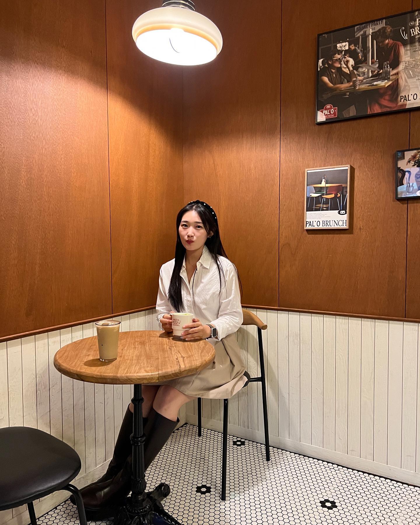 그시대의 엘피감성🎼💿

#대구카페 #팔오커피 #삼덕동카페 
#가을코디 #가을감성 #가을룩