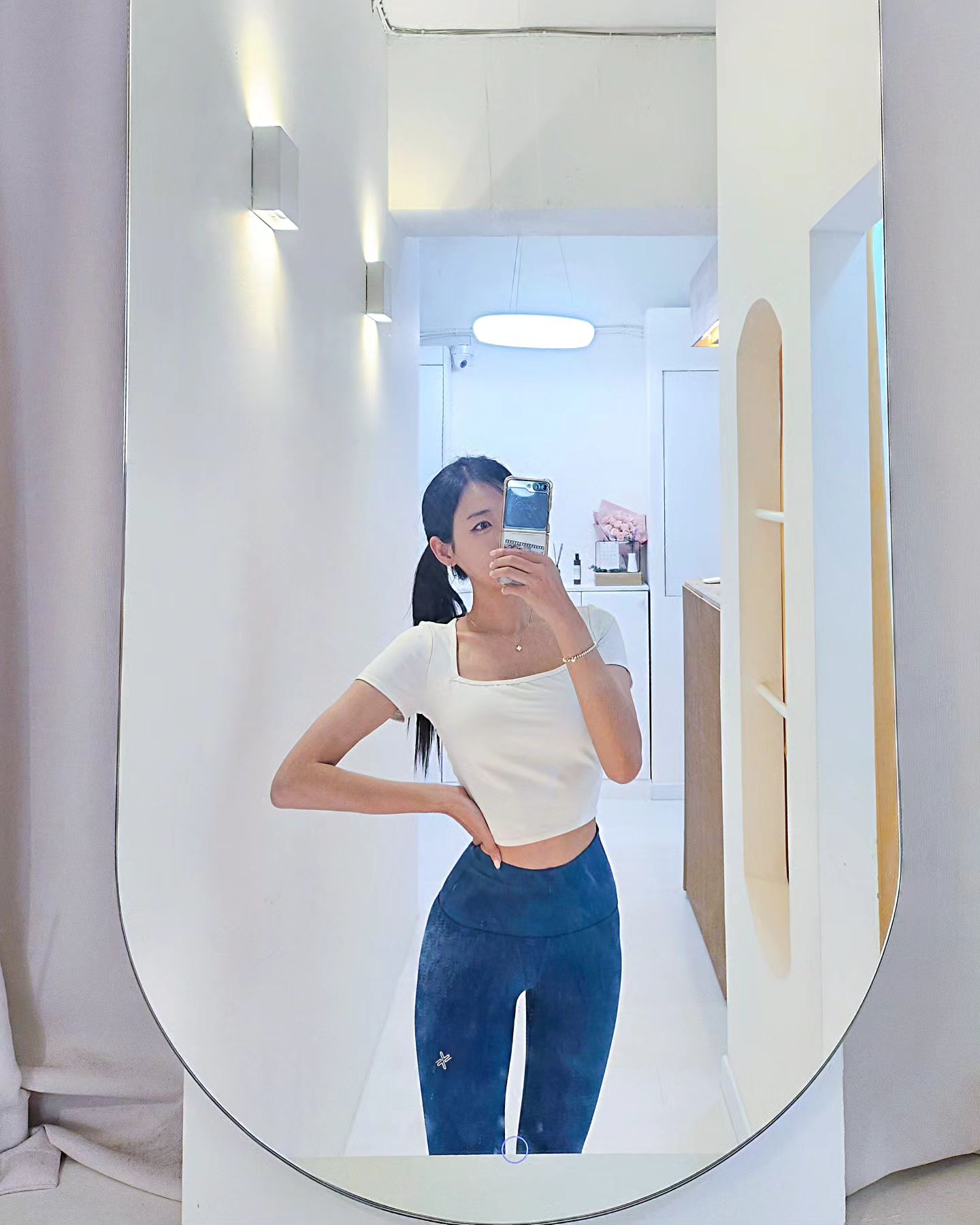오늘도 내가 해냄 😌✌️
주 5회 출첵 가보작오 🤸🏻‍♀️💙🤍

- top & bottom : xexymix 
- pilates : guseulpilates