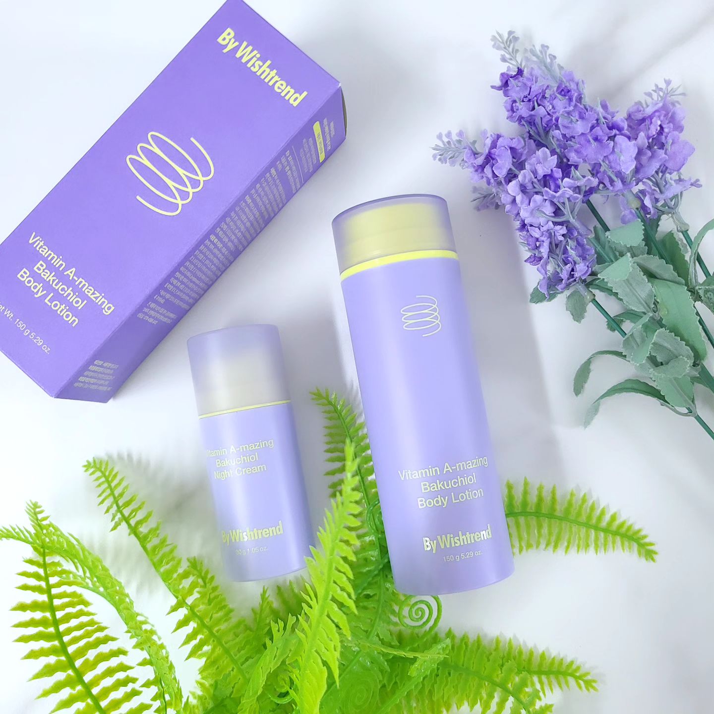 #제품제공 bywishtrend

바이위시트렌드 비타민 어메이징 바쿠치올 바디로션
150g / 42,000원
할인가 21,500원

💜외관
노랑과 보라의 힙한 배색 조합을 가진 에어리스 펌프 용기에요
비타민 성분이 산화되지 않으면서 내용물을 끝까지 쓸 수 있어서 마음에 듭니다 🥰 

💜제형
수분감이 많은 묽은 연노란색 로션 제형이에요. 바르자마자 흡수되어서 끈적임도 없어요✨️
얼굴에 바르는 바쿠치올 나이트 크림과 비교했을 때 확실히 색도 연하고 묽은 편입니다💛

💜사용방법
저녁 샤워 후 적당량을 덜어 고민부위에 발라줍니다
햇빛에 노출되는 경우에는 자외선 차단제를 꼭 발라주세요🌞

💜기능
주름개선, 미백기능성화장품으로 저는 목과 착색된 피부에 발라주고 있어요! 저는 배와 팔꿈치에 아토피가 있는데 피부결을 부드럽게 해주는 것 같아요🌟

💜주의사항
레틴알과 바쿠치올이 함유되어 있어서 자외선에 노츨되면 민감해질 수 있으므로 밤에만 사용하시는걸 추천드립니다🌜
비타민 A 계열 화장품을 처음 사용하시는 분은 주 1~2회 사용하시는걸 권합니다‼️

#바이위시트렌드 #bywishtrend #바디로션 #바디케어 #안티에이징 #슬로우에이징 #lovebywishtrend #레틴알크림 #바쿠치올크림 #미백크림 #바디로션추천 #피부착색 #착색피부