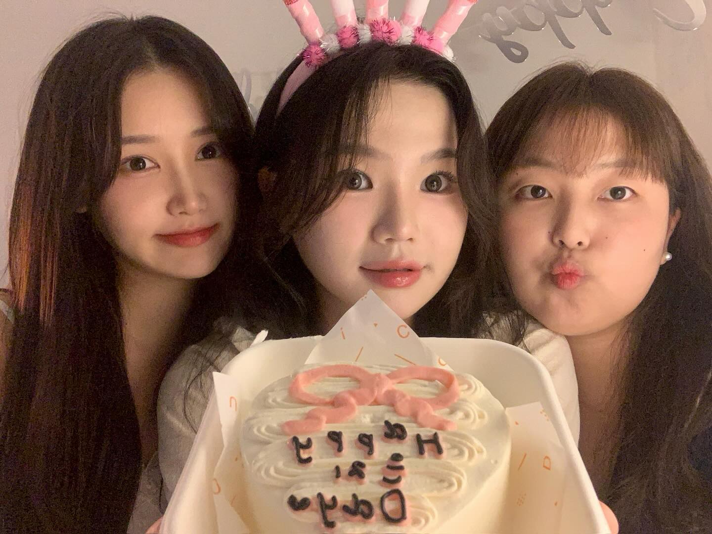 “여자 생일은 한달 스타트는 우리가 끊는다“ 
<S-Fam>
#진짜내생일0726 #얘들아고마워사랑해💗