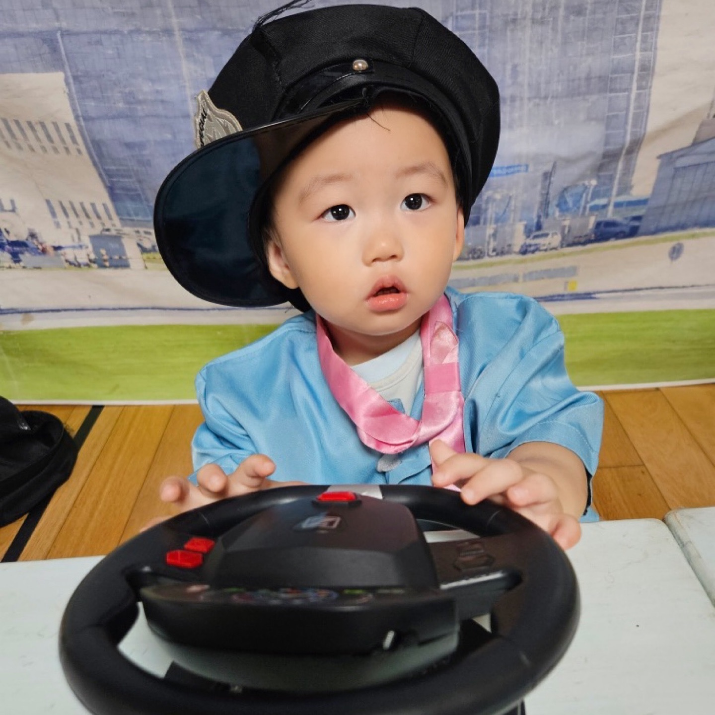 FUNNY AIR 기장이 된 하온군🧑‍✈️✈️
오랜만에 간 어린이집에서 잘 놀고 잘 먹었다고 해서 안심 ♥
이제 아푸지말고 출석률 100% 찍쟈 ◡̎
.
.
.
.
.
.
#키즈노트 #아들육아 #아들맘 #육아맘 #아기 #아기스타그램 #아들스타그램 #육아스타그램 #16개월아기 #육아소통 #육아일상 #워킹맘 #맘소통
