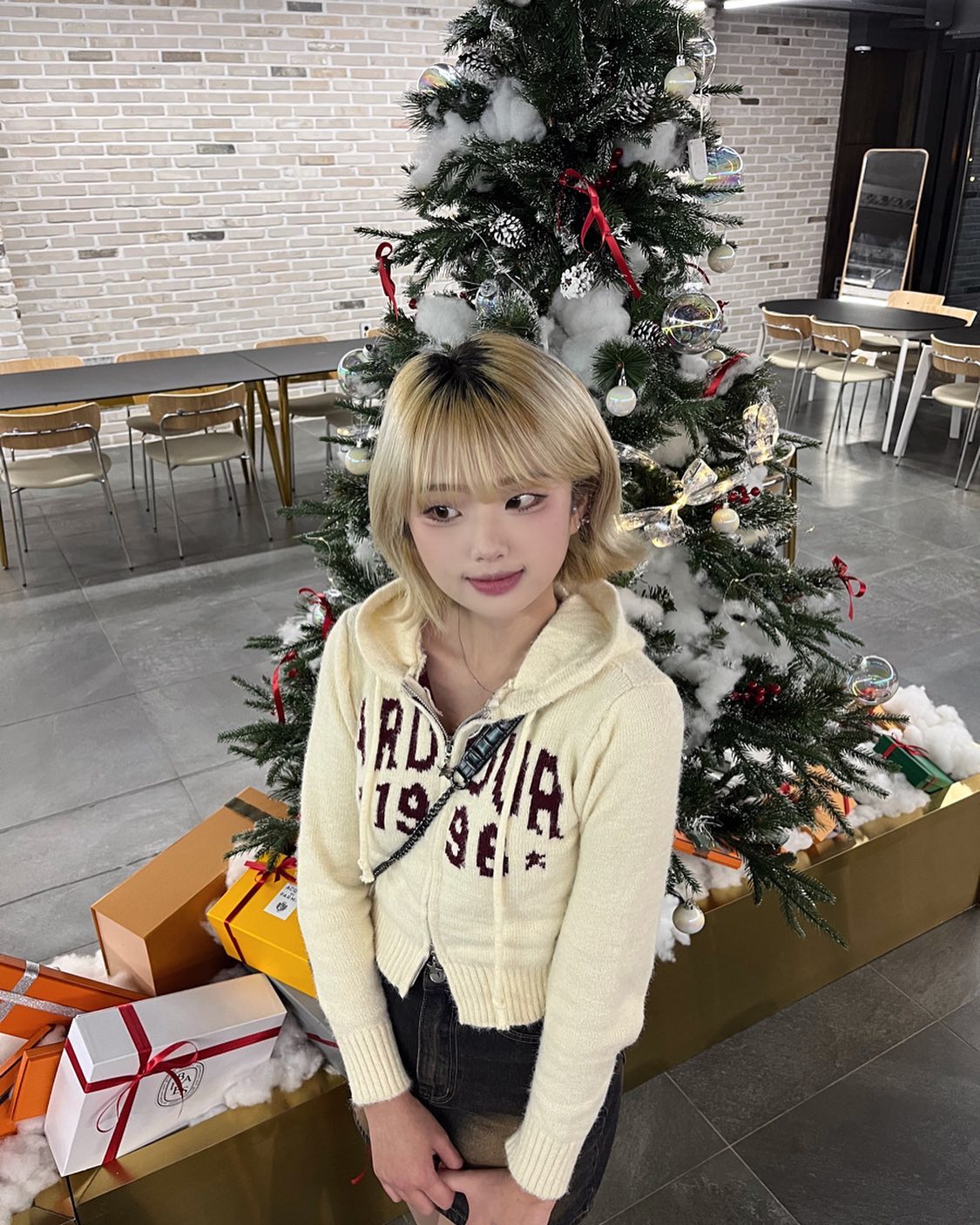 보얀트
• 
•
•
•
•
#フォローバック#いいねした人全員ファローする #いいね返し#いいね返します 
#좋아요테러 #좋아요반사 #팔로우 #좋반 #좋아요 #좋아요반사 #팔로우 #follow4like #fff #followforfollowback #likeforlikes 
#like4follow #l4f #f4f #l4l #ootd #다렉 #韩国人 #단발 #05년생 #고등학생 #여고생 #여고생스타그램 #단발 #칼단발 #크리스마스 #보얀트