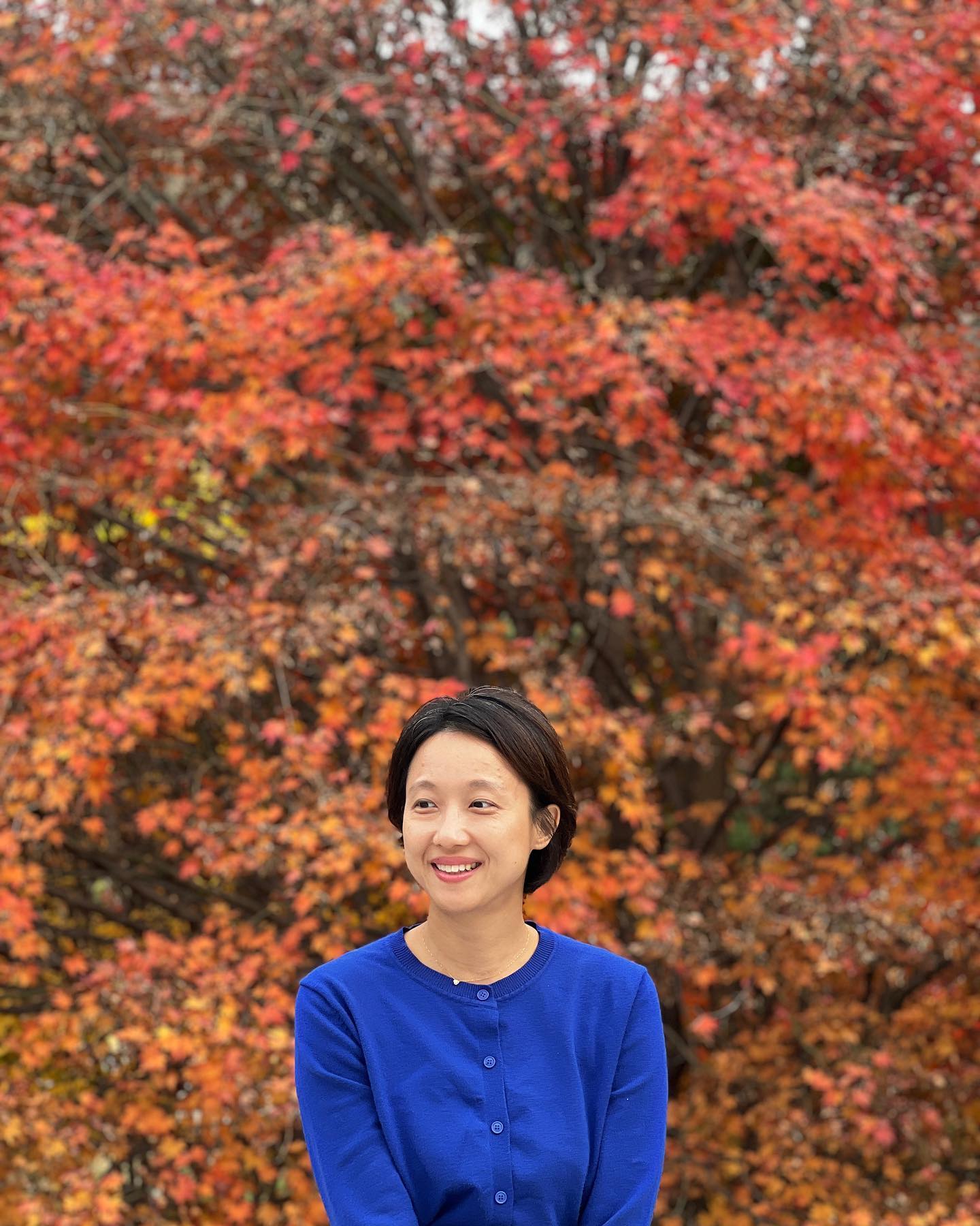 단풍놀이 가면서
아무 생각 없이 쨍한 파란 옷을 입고 감ㅋ
나도 참 대단한 #패션테러리스트 네 ㅋㅋㅋ
#TPO 를 모르는 여자... 나야나 🤣

작년에 대건반 이었던 딸이랑
김대건 신부님 묘소가 있는 미리내성지를 산책.
평화로움이 깃든 울긋불긋 산책로에서 즐거웠다 🍂

#안성가볼만한곳 #미리내성지 #단풍구경 #가을나들이
#경기도단풍명소 #가을을즐기자 #행복이자란다 
#koreatravel #anseong #autumninkorea
