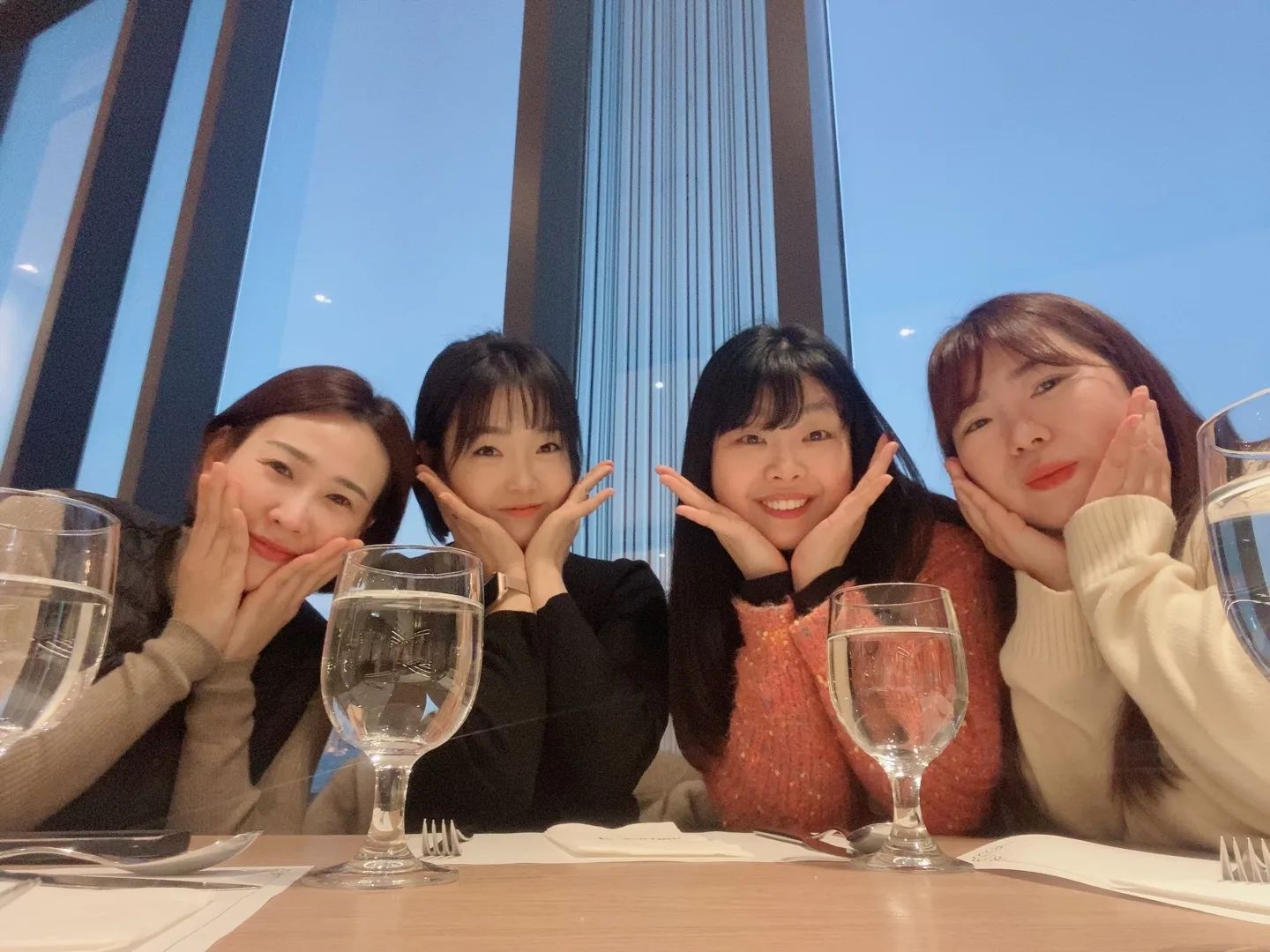 나의 힐링 언니들  드림걸즈♡
만날 때 마다 
나에게 늘 넘치는 
용기와 격려, 사랑을 주어서
매번 감사♡고맙♡행복♡

#드림걸즈꽃길만걸어요
#함께해서즐거운시간❤️
#사랑합니다😍
