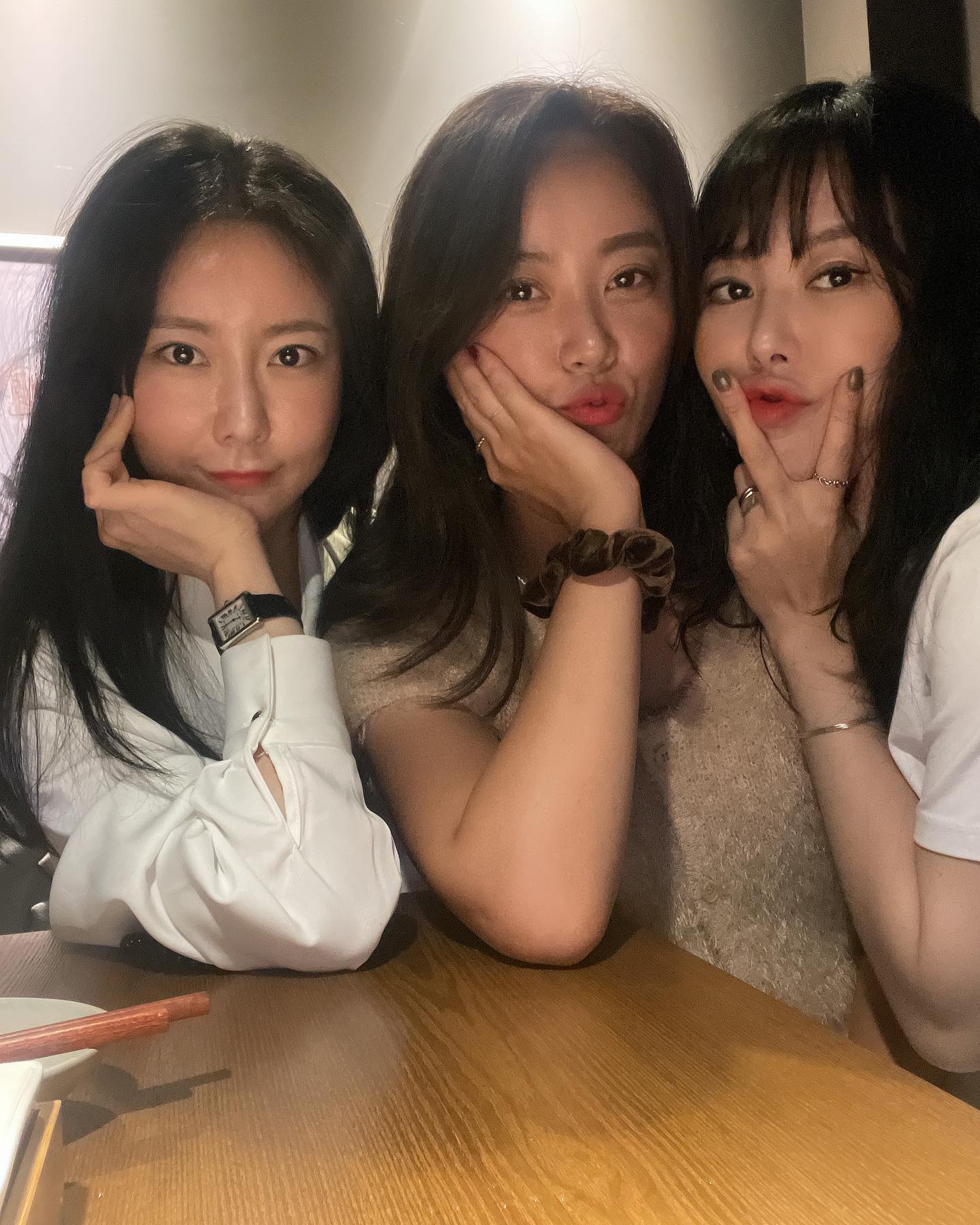 가빈이생일날,9월
내맘대로올리는사진
(너흰아가씨라다이뻐..🤭💚)
.
.
.
#생일서프라이즈성공 
#우리도벌써15년째 
#시간빠르다빨라 
#사진잘나와서신남 
#귀한단체샷