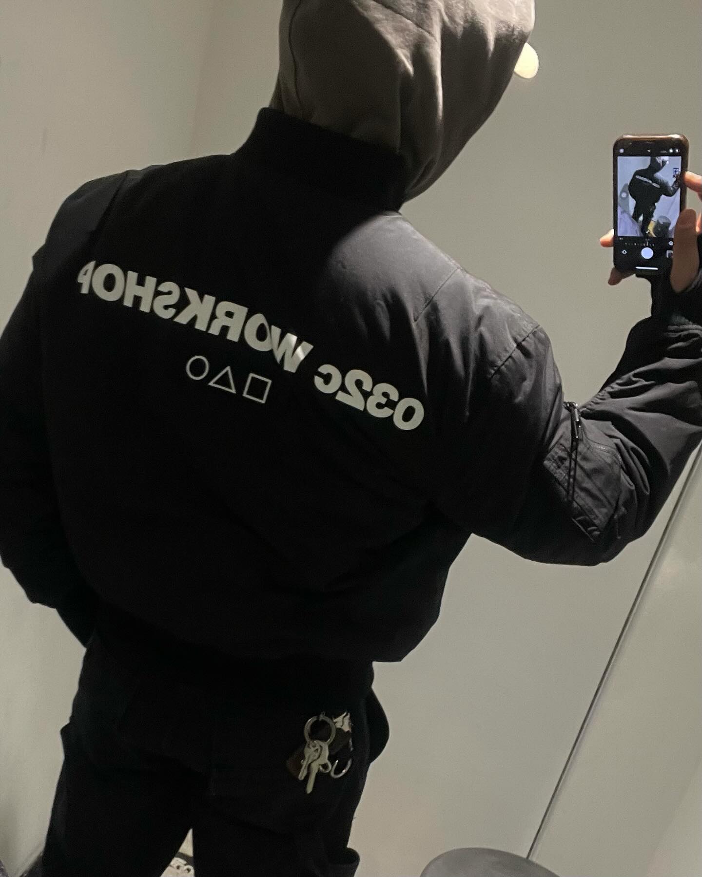 Freadom, Research & Creativity
옷 참 잘 만드는 032c 

혹시 뒤에서 누가 걸어오는데 짤랑짤랑 소리가 난다면
그거슨 아마 제가 내는 소리일지도

올해 목표는
순환 프로젝트 영감찾기
라이프 로드맵 그려보기
돈 모으기
건강해지기... 딱 4가지만...