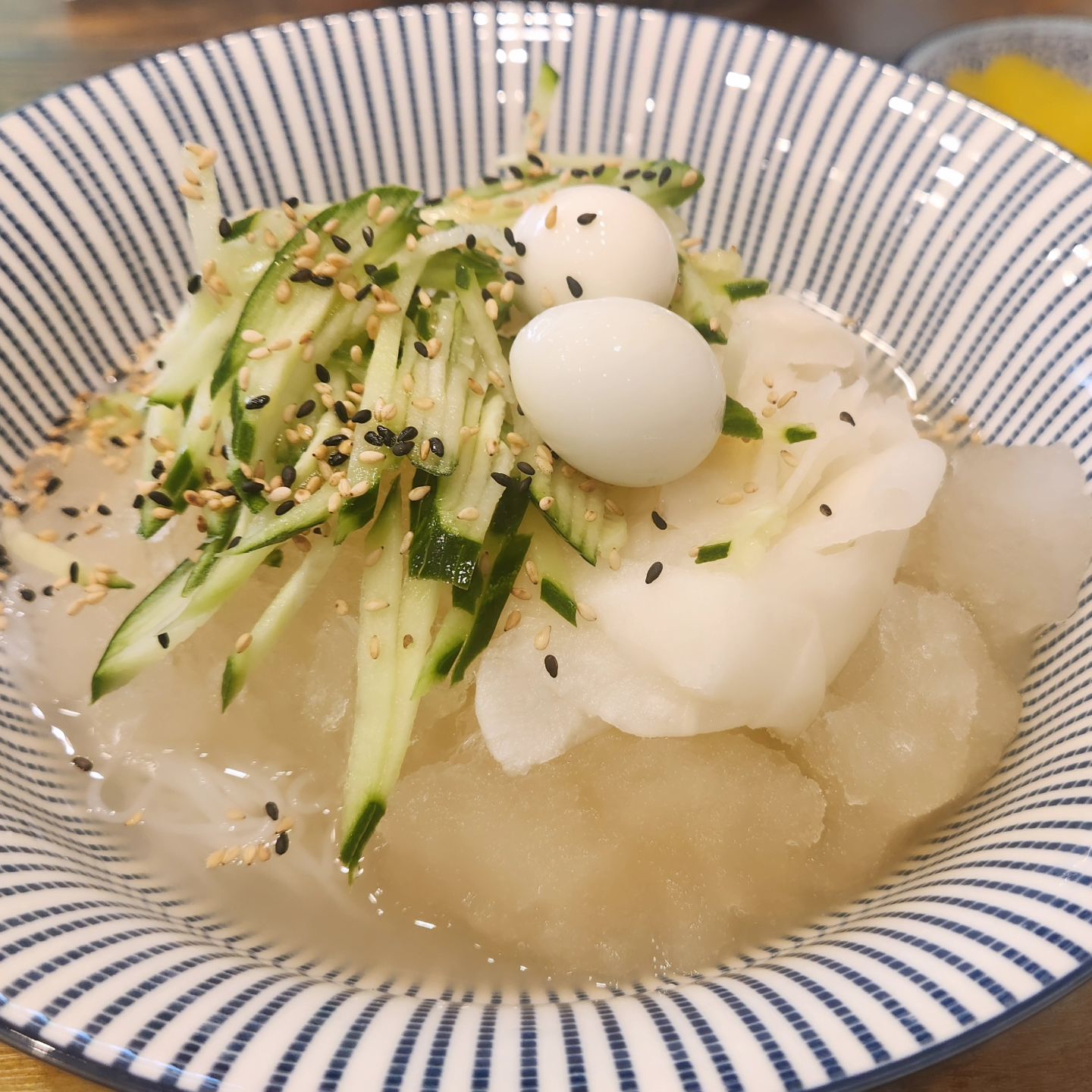 더운 날씨를 잊게 만드는 살얼음 동동 쌀냉면 맛집 찾아냈어요.

<에이포>인데요~
냉면이 아니라 쌀냉면이에요.
쌀100%!👍
탱탱한 쌀면에 살얼음 소고기 육수까지 더해져서 감칠맛이 아주 장난아니네요.❤️

매운맛, 안매운맛 두가지 맛이라 입맛에 맞게 선택 해 드시기 좋아요.
와~~에이포 쌀냉면 육수 진짜 깔끔하네요.
시원해서 바로 흡입.
입에서 면이 그냥 없어지네요ㅎ
맛이 아주 기가막혀요.
이 쌀냉면에 빠져서 앞으로 그냥 냉면은 못 먹겠어요.🤭

그리고 쌀냉면과 같이 갈비, 새우, 고기, 김치만두와 같이 싸 드세요.
아 이거지~~하면서 계속 먹게 되거든요.👍

소고기 양지 쌀국수도 시켰는데
요 녀석~ 개운하고 깔끔하고 너무 맛있어요.
양지 소고기와 숙주가 푸짐하게 있어서 넘 좋더라구요.🩷

오늘 식사 어디로 가지?
고민시간 덜어드려요.🤭
쌀냉면+소고기양지쌀국수+스프링롤+만두+마라탕보다 맛있는 우삼겹마라쌀국수등 다양한 음식이 있고 정말 맛있는 
에이포로 꼭 가보세요.

✅️에이포
경기 남양주시 평내로29번길 27 1층
031-559-3669

#협찬 #리뷰노트 #에이포 #평내동맛집 #평내동에이포
#남양주냉면맛집 #쌀냉면 #평내동쌀국수 #쌀국수맛집