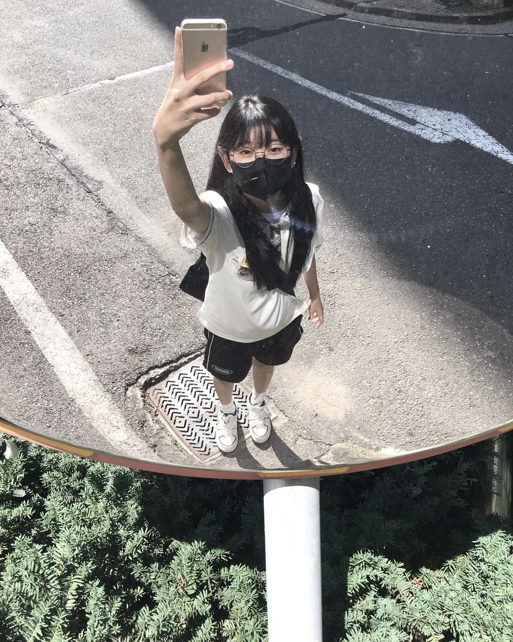 요럴땐 좀 귀여운 중딩언냐😝
만보 열씨미 걷긴 했나부다
발등 힘줄에 염증 생긴거 보니😂
의사쌤이 당분간은 오천보만 걸으래요😭

#안하던운동하니몸이놀랜거졍
#중딩딸 #08년생 #15살