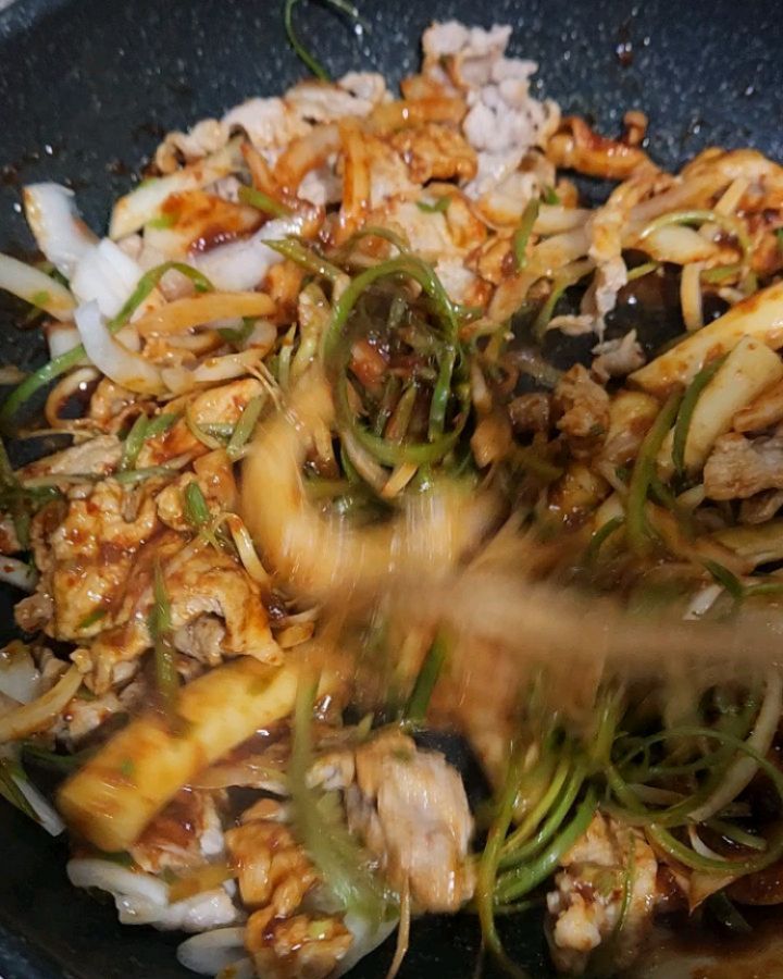 #협찬 

✅️<마이셰프 하남돼지집 푸짐한 돼지고기 콩나물 불고기>먹어봤어요.

✅️우선 조리시간 방법이 너무 짧아서 한끼 식사로 뚝딱 해먹기 정말 편했는데요.

✅️생각보다 고기나 콩나물 등 재료가 엄청 많이 들어있어서 좋았고 무엇보다
양념 맛이 엄청 맛있어서 진짜 정신없이 흡입했어요.

✅️빠르고 간편하게 만들 수 있어서 식사 시간을 아낄 수 있어서 좋고,맛도 식당에서 먹는 맛과 크게 다르지 않을 정도로 맛있고
퀄리티 좋은 밀키트에요.👍👍

mychef_official

#밀키트 #밀키트추천 #간편식 #하남돼지집 #콩나물불고기 #돼지고기 #집밥 #맛집 #오늘의메뉴 #집밥메뉴추천 #좋아요반사