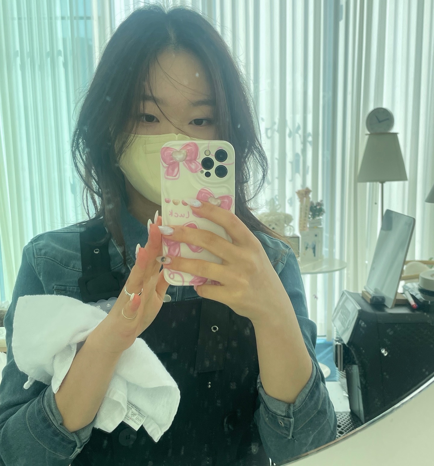이건 카메랄 닦아야되 거울을 닦아야 ˗ˋˏ되ˎˊ˗?
메이비 둘다 ••
((카페알바st..))