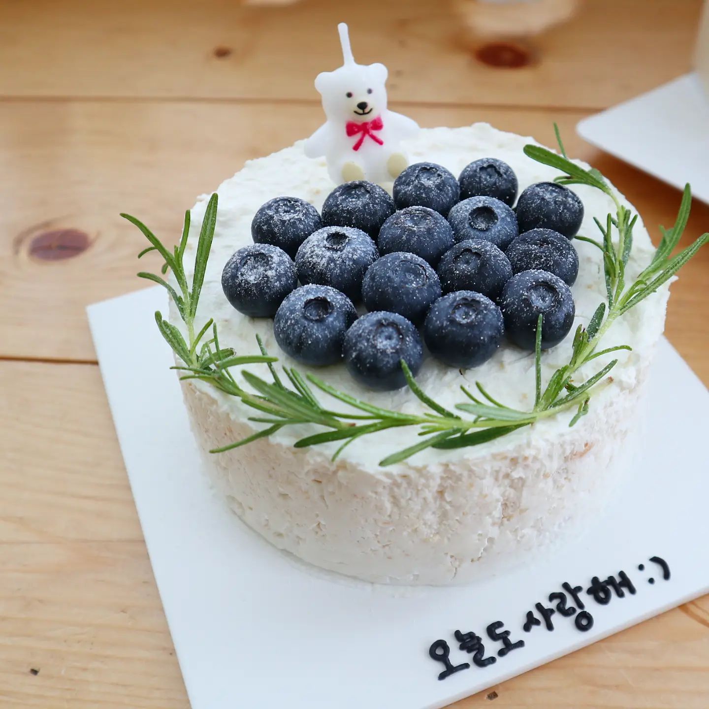 맛있는고♡
난 커피마실때 간식이 없음
그렇게 슬프더라🤣

집에서 커피에 과자뜯어먹으면서
전에 주문해서 먹었던 케이크 생각하기.
#놀러와 #쌀케이크
비싸지만 맛있음:)
히히

#커피타임 #집에빵이없어서슬퍼하는중 #사다먹긴귀찮아 #집이최고