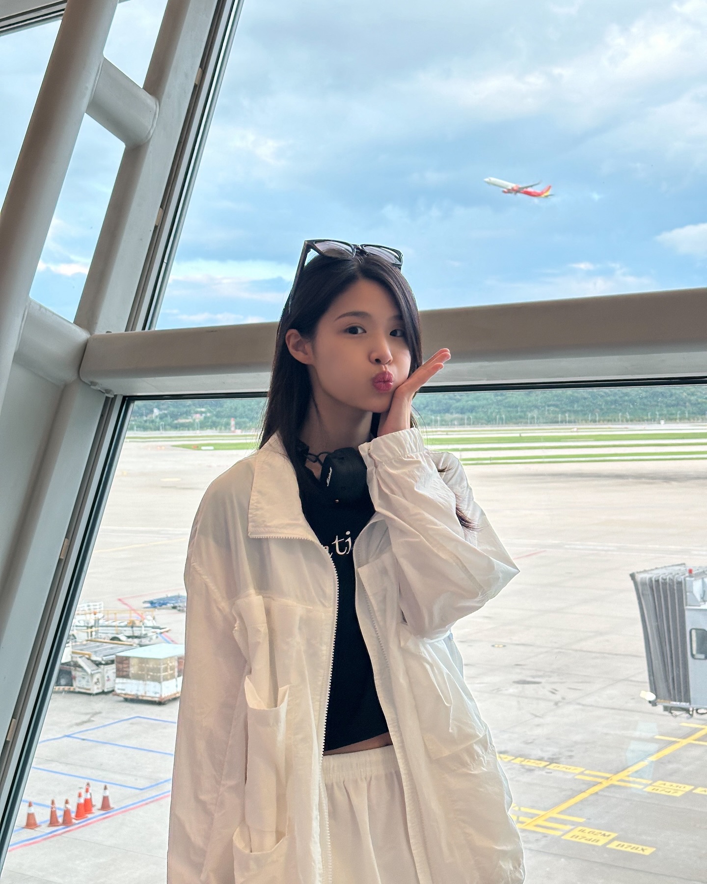 올해만 4번째 공항이라뇨 ✈️
여행은 언제나 넘 즐거움 🩵🩵🩵

#공항패션 #공항룩 #여행사진 #공항샷 #데일리코디 #쇼호스트 #일상 #여행기록