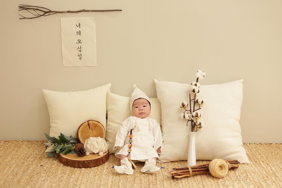 도치맘은 모든사진이 다 귀여워 죽는중 ⸝⸝ʚ̴̶̷̆ˬʚ̴̶̷̆⸝⸝❤︎
염서율이 젤루 귀여워 !!! 젤루 사랑스러어 !! 

#50일 #성장기록 #성장일기 #50일아기 #50일촬영 
#울산맘 #울산스튜디오 #울산아기사진 #울산성장앨범 
#위드아워 #위드아워스튜디오