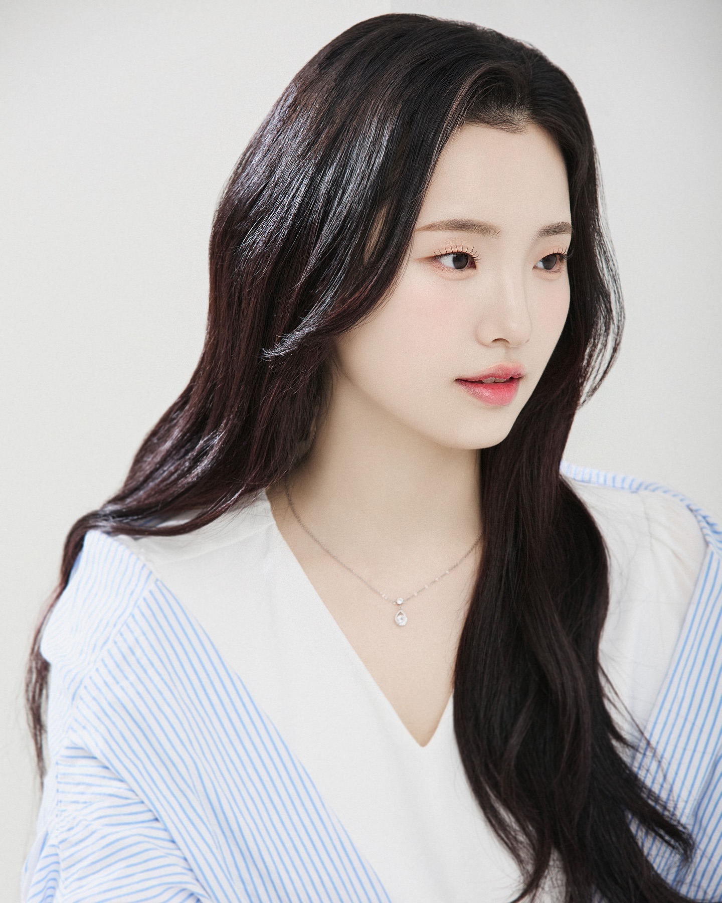/
금손 작가님 덕분에 얻은 인생 프로필 
다음 보정본도 기대가 됩니댜.. 🤍
#홍대프로필사진 #아이컬러유