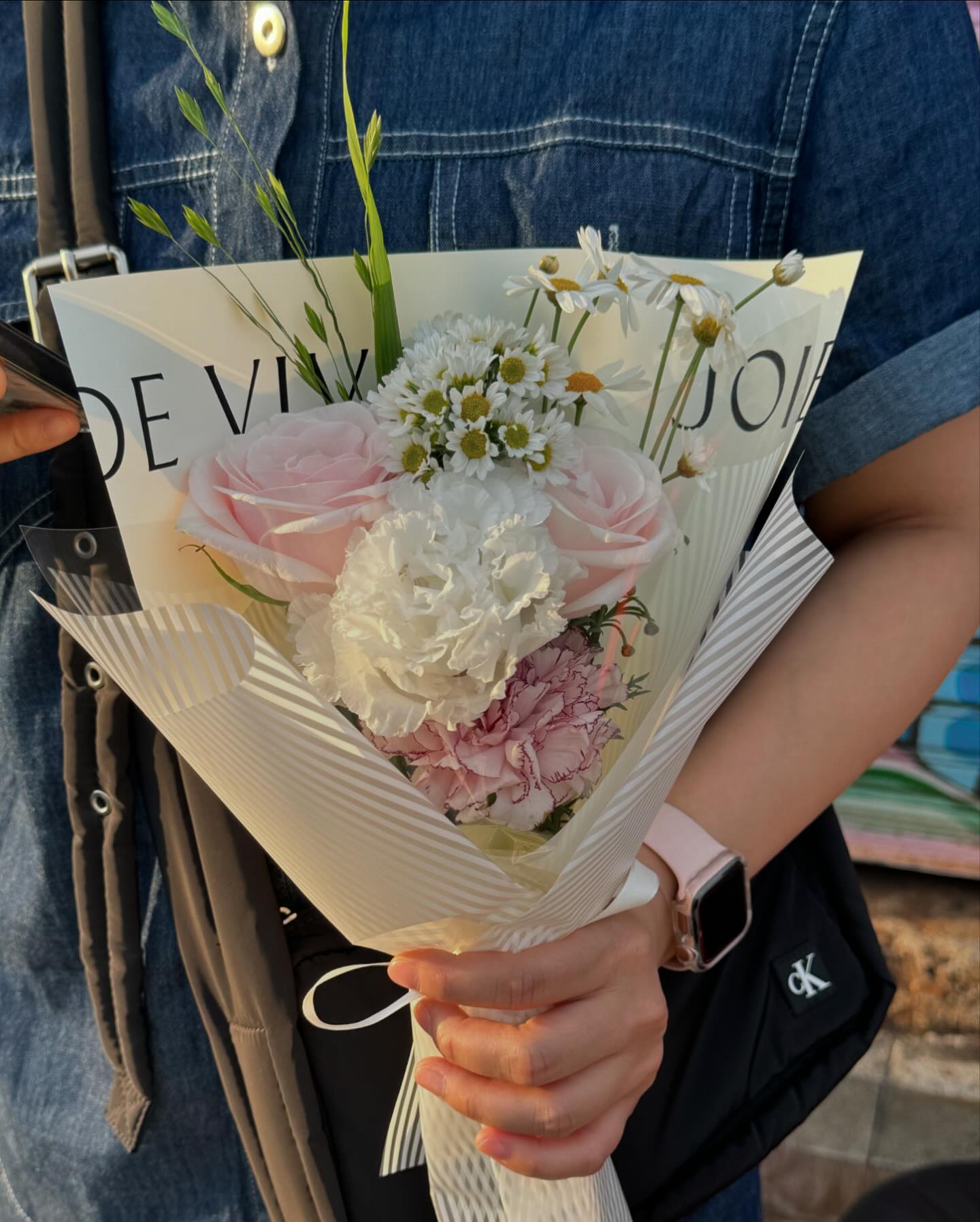 🌸🫧💖✨

🏷️ 트리앤플라워 ( tree_flower06 )
경기 수원시 팔달구 매산로1가 17,18
역전지하상가 가열 21호

#협찬 #수원역꽃집 #수원꽃다발 #트리앤플라워
#꽃스타그램 #꽃다발 #꽃다발선물 #꽃선물