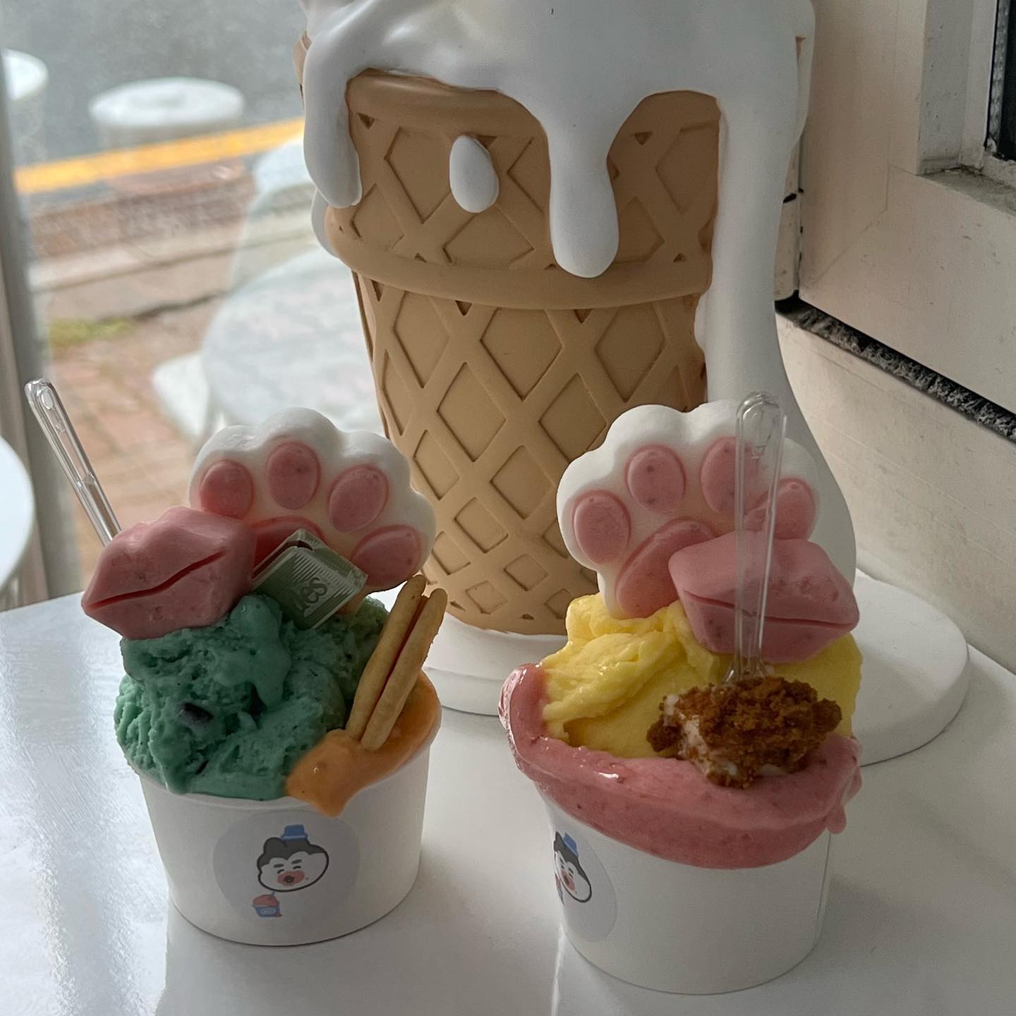 📌 홍대 젤라떼리아아라또
- CUP 5,0 x 2

두가지 맛을 고를 수 있는 아이스크림
회사 점심시간에 아이스크림 뿌시기
사장님이 tmi가 엄청 많으시댜
계속 말걸으셔서 부담스럽
젤라또는 민트가 맛있었음 🥲
⠀⠀⠀⠀⠀⠀⠀⠀⠀⠀⠀⠀⠀⠀⠀⠀
⠀⠀⠀⠀⠀⠀⠀⠀⠀⠀⠀⠀⠀⠀⠀⠀
#홍대 #홍대카페 #젤라또 #먹부림 
#아이스크림 #디저트 #먹팔 #디저트그램 
#onthetable #foodblogger #foodlover