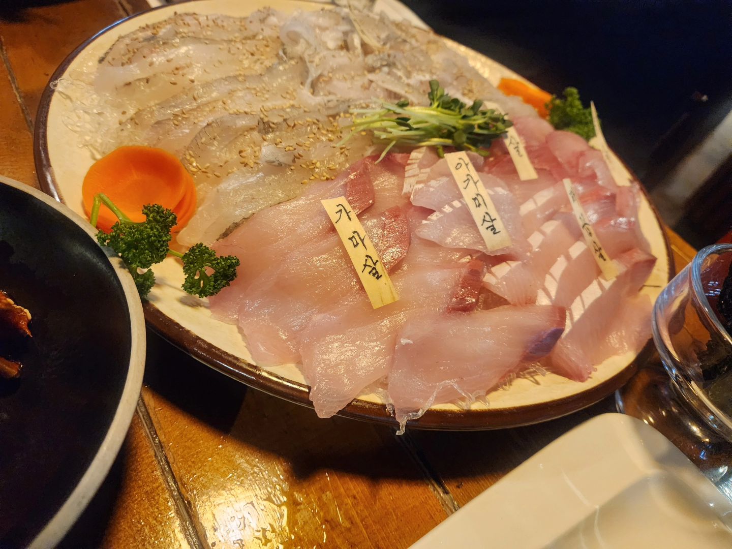 #부산맛집 #방어회🐟 #회는살안쪄요🙈 일주일이라는 짧은시간동안 많은걸 배우고
좋은분들과 좋은자리 좋은음식으로 마무리