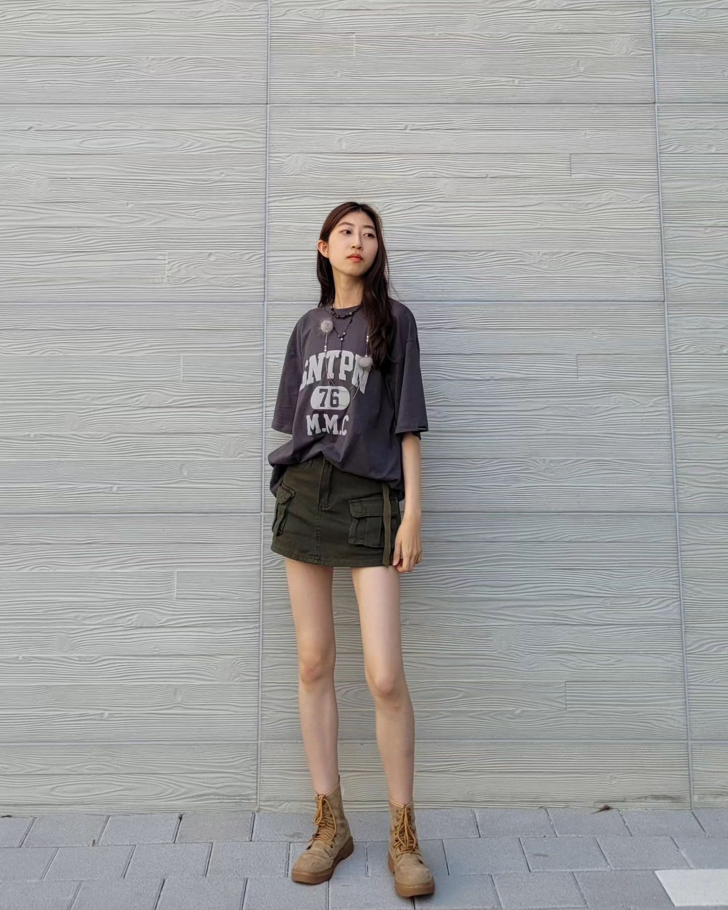 #협찬 #광고 #세인트페인 

saintpain_official SP SNTPN LOGO T SHIRTS (CHARCOAL GRAY M 착용) 

차콜 그레이색이 빈티지, 데일리하게도 입기 좋아서 어울리는 코디가 많아 기본 티셔츠로 강추 드려요! 

바이오워싱, 텀블 가공, 텐더 가공을 거쳐 세탁 후 변형이 적어 퀄리티도 좋답니다🥹🫶

저는 카고 스커트와 함께 발랄하게 매치해봤어요!!

stylemate_official #캐주얼 #티셔츠 #반팔 #반팔티 #USA코튼 #스타일메이트