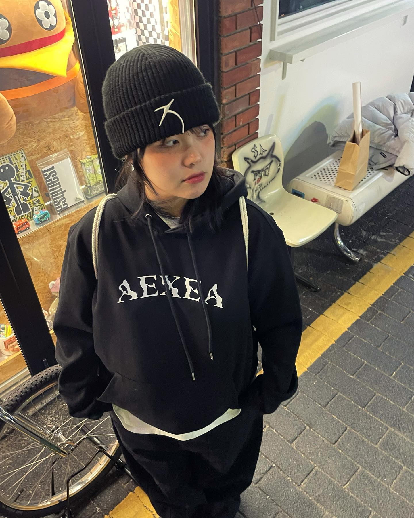 #협찬 aexea_official 
흔들리는 로고 속에서~~ 🖤

무신사 입점 브랜드인 #엑시아 
물결치는 엑시아 로고가 너무 힙하죠
후드는 핏이 중요한데 핏너무 잘빠져따
사이즈 M~4XL까지 엄청 다양해서 누구나 입을수있는🖤

디맨션 후드 블랙 

#후드 #후드티코디 #무신사