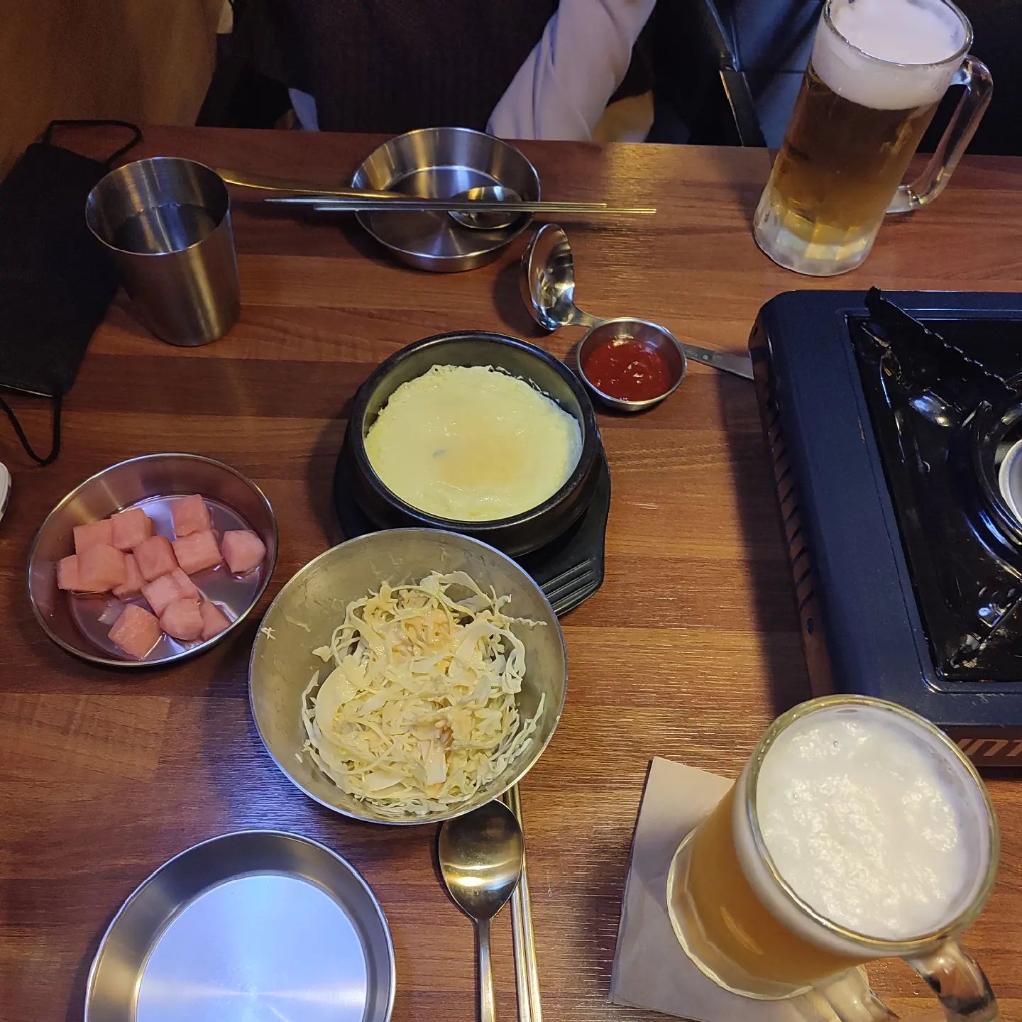 토요일 저녁 주말근무를 끝내고 기분좋게 한잔!
저녁을 즐겨봐요 ^^
#대전#대전맛집#탄방역#통불#탄방역통불#탄방역맛집#통불닭발#통불떡볶이