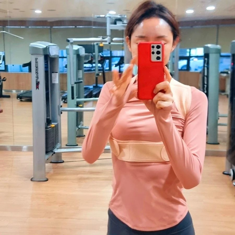 #협찬

어릴때부터 삐뚤어진 자세로
어깨와 허리가 구부정해서
등 좀 피라고? 듣고 살던 저였어요~

여러가지 자세 교정밴드 다 해보며
겨드랑이 아파서 오래하지 못했는데😭

이 에이런 바디핏은 완전 슬림하고 편해요~
어깨부분 밴드는 넓어서 안정적으로 힘이 작용하고
겨드랑이 부분은 얇아서
불편함과 통증이 최소화지용❤️

게다가 초초슬림이라
착용하고 어떤 옷을 입어도
티없이 편한게 딱 제 스타일입니당👍

저처럼 라운드 숄더나 거북이처럼 굽은 어깨
있으신 분들은 꼭 추천드려 보아요!

저도 자세미인 되보려 4주이상 꾸준히 착용해
보겠습니다^^

스토어 주소는 👉 https://smartstore.naver.com/obody

#어깨밴드#자세교정#말린어깨#바른자세#어깨밴드에이런#자세교정밴드#거북목밴드#굽은등#거북목#자세교정밴드에이런#스토리앤체험단#스토리앤미디어