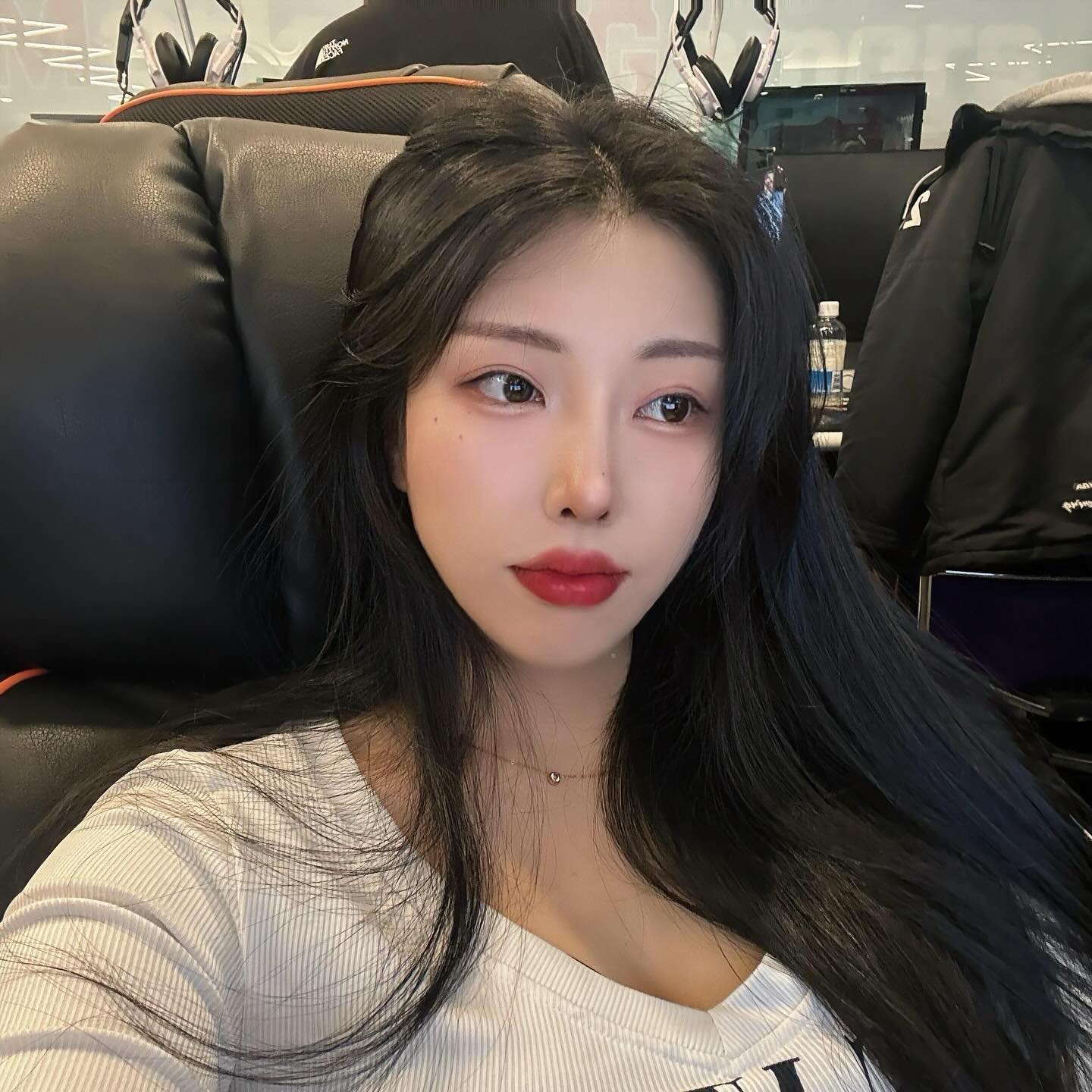 👀