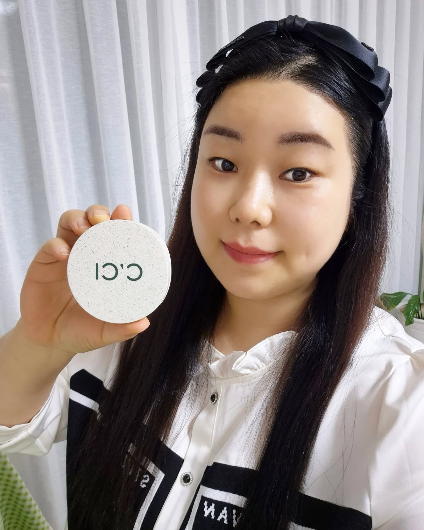 #협찬

들뜸 없이  자연스러운 커버력에 
보송보송 도자기 피부를
표현해주는 CC1 샤이닝 쿠션

피부를 자연스럽게 톤업해
한 톤 올려주는 데일리 쿠션
은은한 광채감과 커버력을 
가진 생기업쿠션이 예요 ~

씨씨원쿠션으로 
매끈한 도자기피부로 변신 완료🤗
.
.

cc1.korea
#씨씨원 #CC1 #도자기쿠션 
#샤이닝쿠션 #CC1샤이닝쿠션 
#톤업쿠션 #원톤업쿠션 
#내추럴쿠션 #고밀착쿠션 
#헬씨쿠션