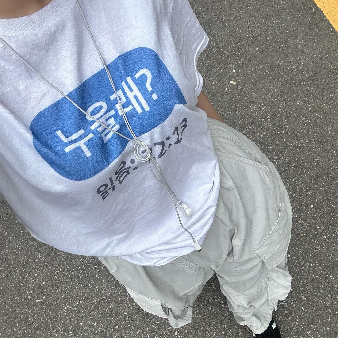 O<-<