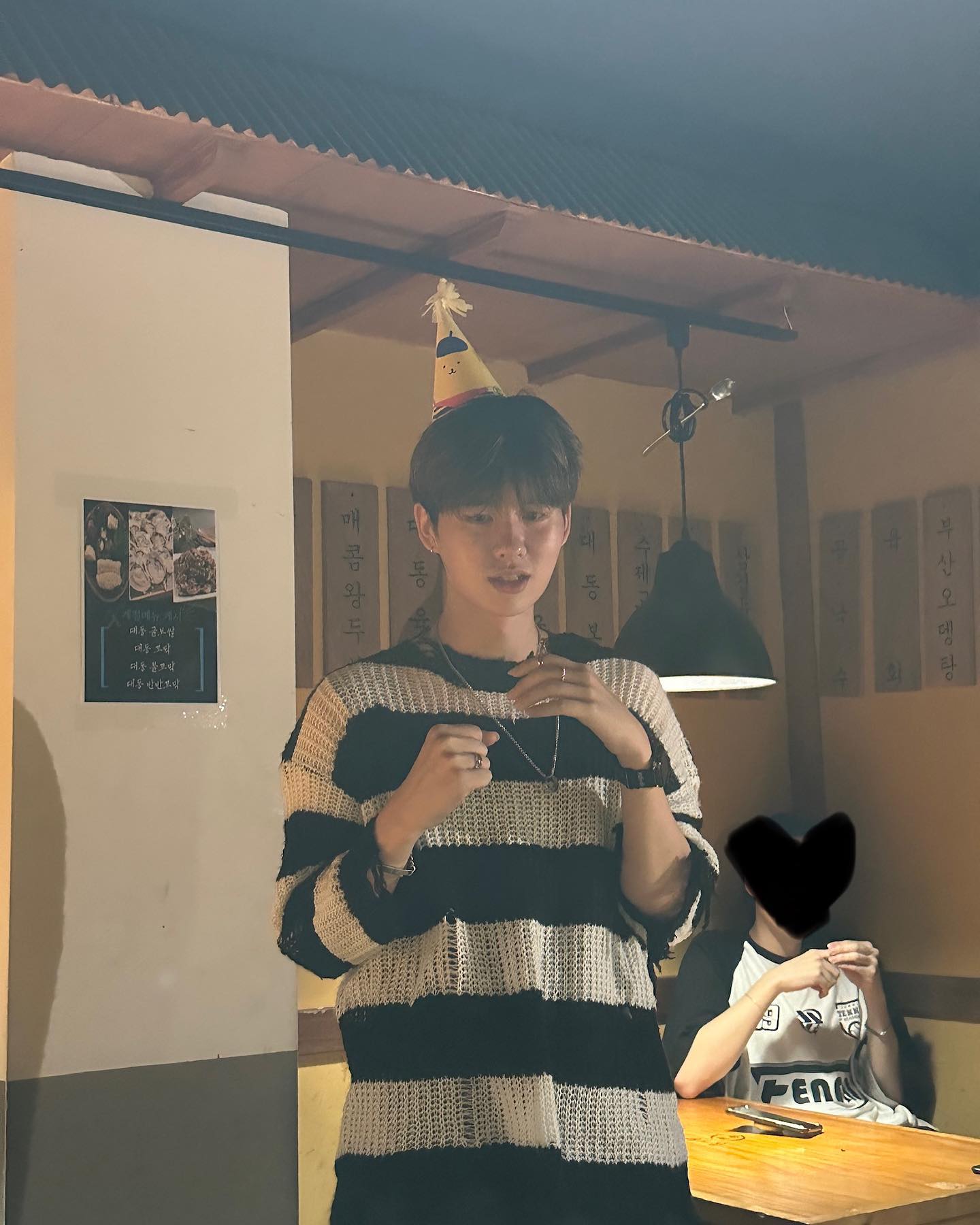 늦었지만 진짜 생일 축하해 주신 모든 분들 다들 너무 감사합니다..🥺🥺
덕분에 진짜 22년 생일 중에 제일 행복하고 재밌고 잊지 못 할 생일이 될 거 같아요..🥺 항상 챙겨주시고 놀아주시고 걱정해주셔서 너무 감사해요 사랑해여 앞으로도 잘 부탁 드립니당 🤍🤍🤍