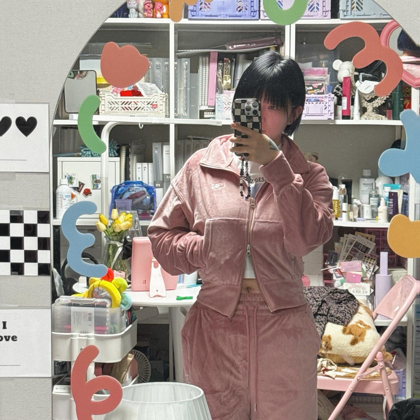 서른의 첫 셀카!!
벨벳츄리닝 전부터입고싶었는데 살쫌더빼면좋을듯!!!
oddstudio_official 
다음주 목욜에 두번째 양약다이어트들간다!!!
#다이어트 #diet D+97
71kg>58kg
.
.
#다이어터 #다이어트일기 #셀카 #셀스타그램 #95 #2024