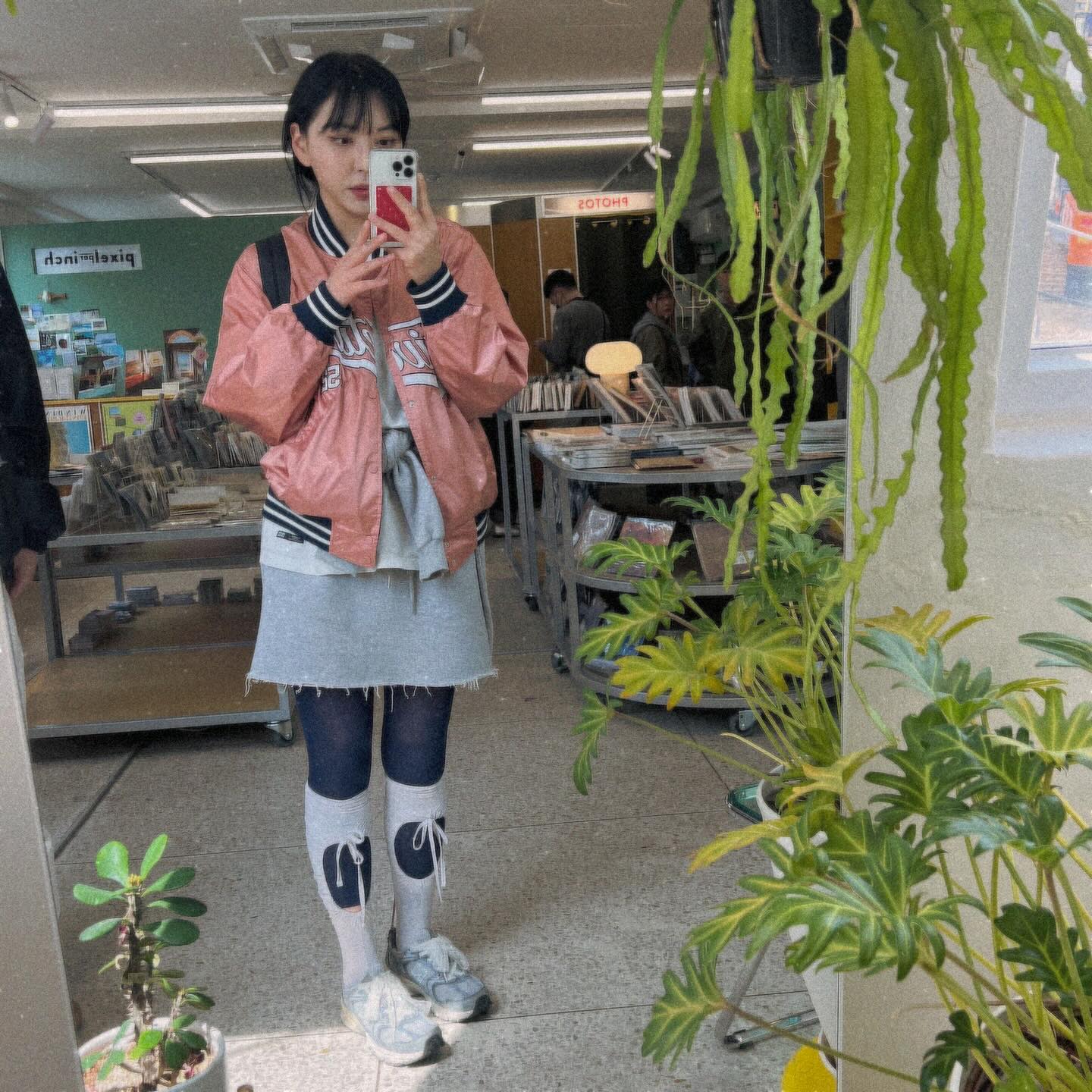 위 기간동안 세운 박지민 업적

1. 폰 3번 잃어버리기
2. 가방 통째로 잃어버려서 카드 민증 파우치고 뭐고 한번에 잃어버리기
3. 1+2+3차 = 술 10병 채우기
4. 허루 한잔이라도 꼭 마셔서 주7일 음주
5. 손가락 뼛조각 떨어져나가기
6. 네모 후라이팬 사서 달걀말이 마스터