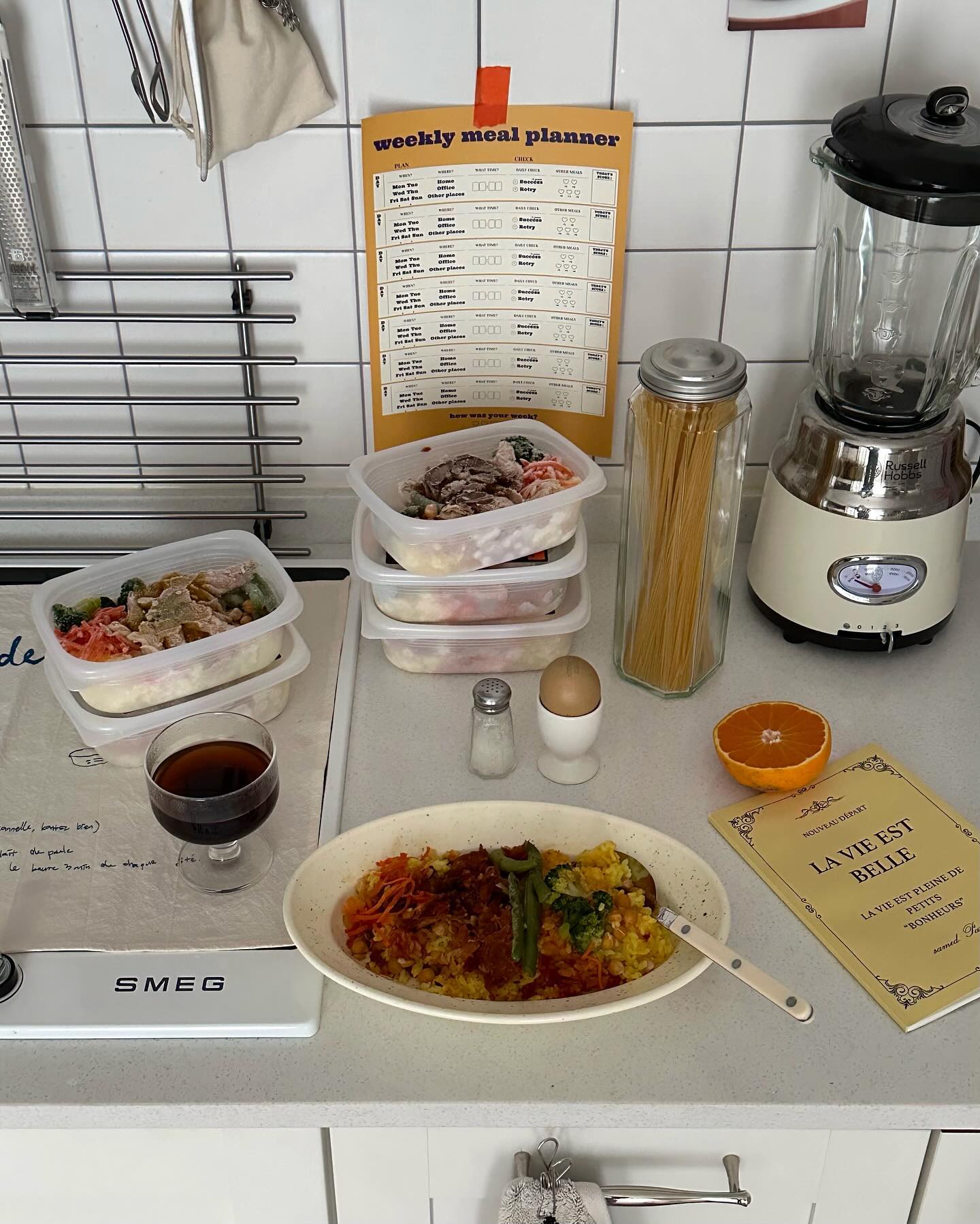 #제품제공 yundiet_official protein_rice
밥 차려는 귀찮으면 안먹는 사람들이 대부분인데 전 또 그건 있을 수 없는일이라ㅋㅋ 대체적으로 한그릇 식사를 선호하는 편인데요.

윤식단 도시락은 제가 먹어 본 단백질 도시락 중 제일 맛있어서 다 먹으면 무조건 쟁여야겠다 싶었지 모에요!

전자렌지에 7분만 돌려주면 든든한 한 끼 식사가 완성 되는데 상세페이지 사진이랑 똑같이 내용물 알차고 단백질도 많고 양도 많고 든든하더라구요😋

맛없으면 입도 안대는데 채소도 신선하고 잡내도 없고 갓지은 집밥 느낌의 한 끼 식사를 뚝딱할 수 있어서 더 맘에 들었다는 사실!

먹어보면 알겠지만 냉동 도시락 특유의 향도 없고 갓 지은 밥 느낌이라 끼니 잘 못 챙기는 분들에게 찐으로 두번 세번 네번 격하게 추천합니다🍱

#윤식단 #단백질도시락