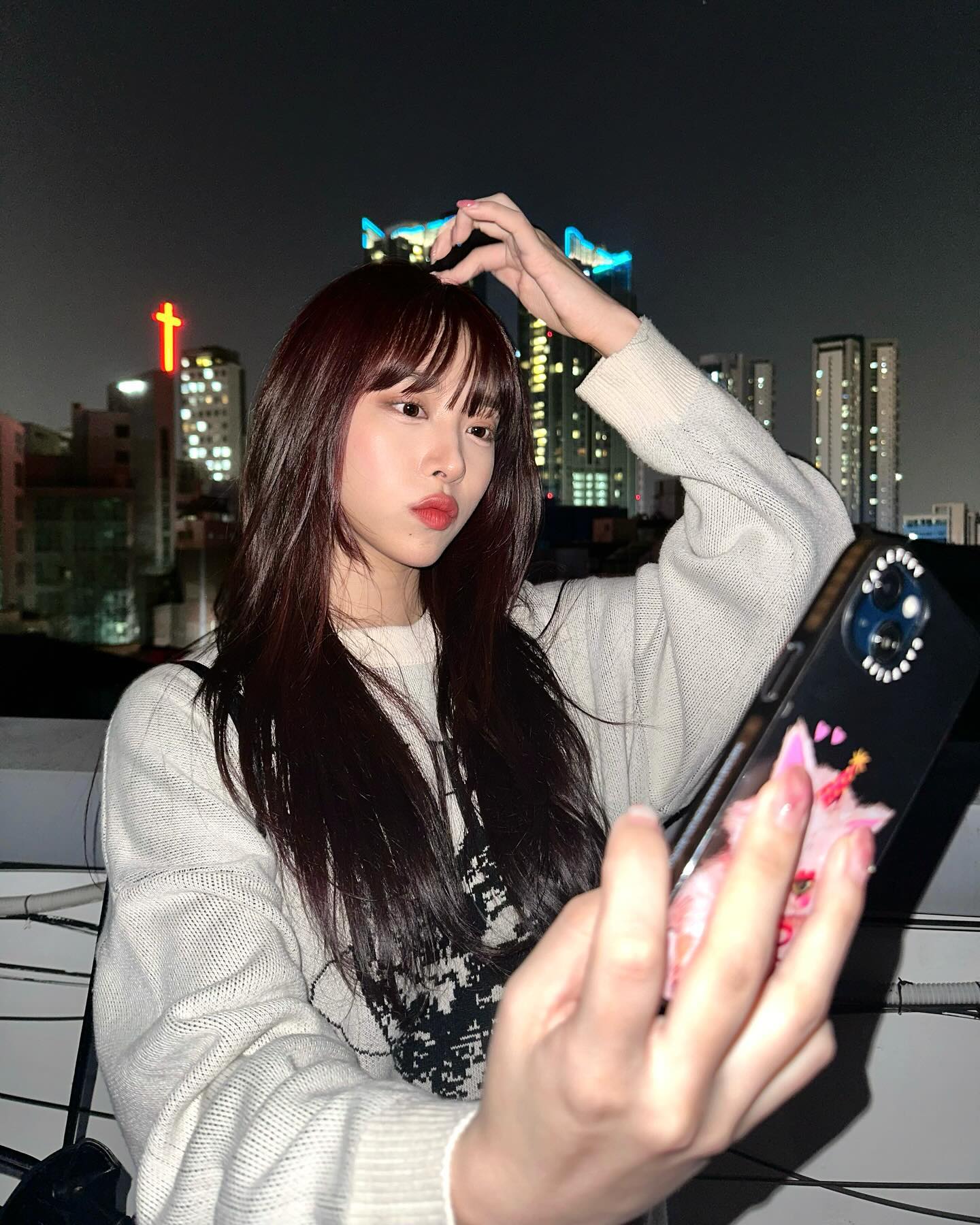 홍대입구역쪽에 있는 #비유 에서 퍼스널 컬러 진단 받기♡ 
엄청 꼼꼼하고 친절하고 편하게 잘 해주셔서 만족 그 잡채😽
“갈웜딥”인만큼 지금 머리색이 찰떡이라고 해주셨는데
머릿결 손상 거의 없이 예쁜 머리 만들어주신 born_to_kitsch 쌤 최고,,,🖤 

그리고 요 니트 정보 많이 물어보시는데 venhit_kr 제품입니다 ! 편하고 데일리하게 잘 입고 다닐 수 있어서 완전 꿀템🙆🏻‍♀️

_
#협찬 venhit_crew #비유퍼스널컬러진단