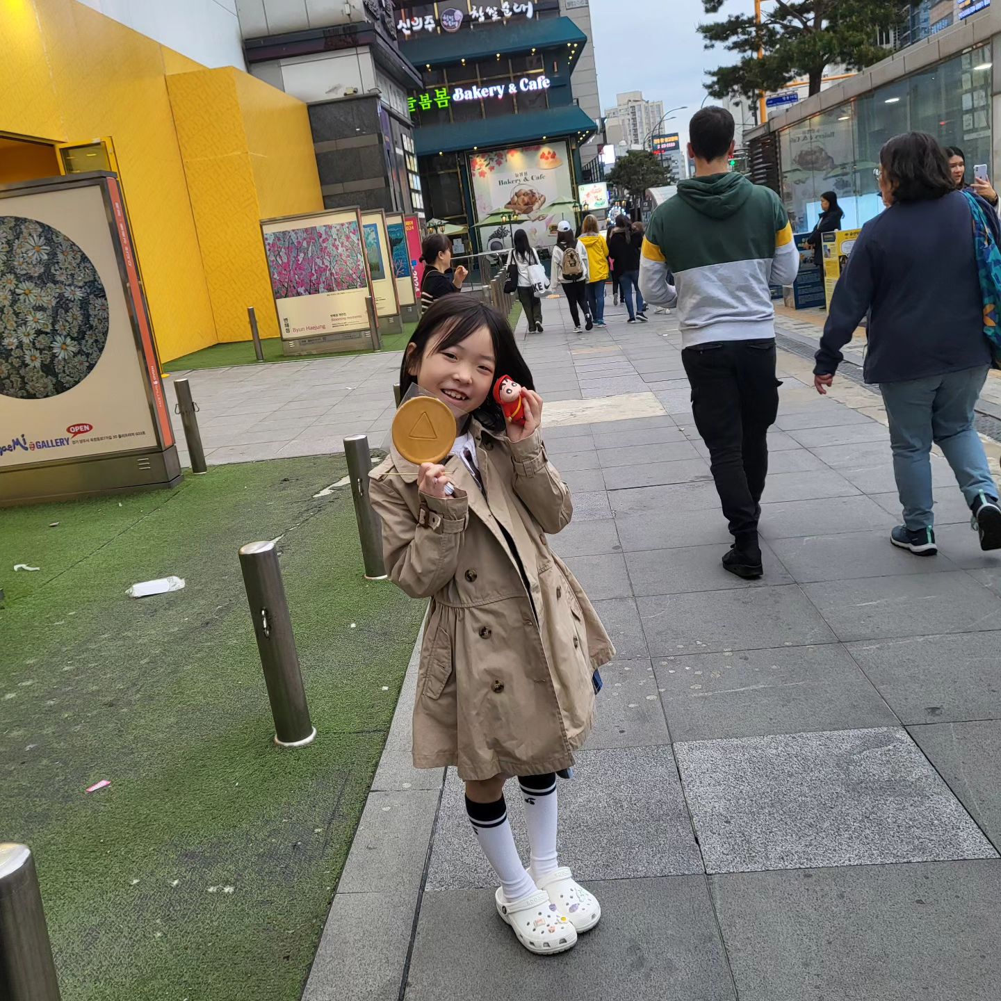 #명동나들이 

리나의 바쁜 눈 ㅋㅋㅋㅋㅋ
쓰잘데기 없는 귀요미들 데려가는 중...

내일은 출근