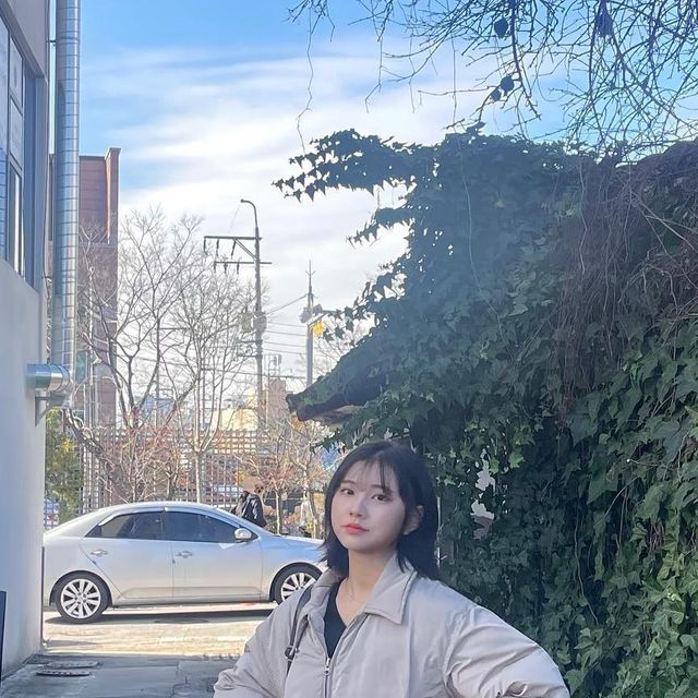 조혜인 on Instagram: "#협찬 @vivabrown_official 패딩맛집 비바브라운에 존예 숏패딩 등장🧡 휘뚜루마뚜루 가볍게 입기조흔 디자인에 깜찍스한 카라와 투웨이지퍼로 포인트까지 더했서욤