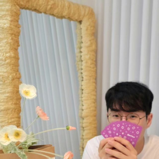 Foreast(Andrew LEE) on Instagram: "#협찬 @mindplay_official 갑자기 천만원이 생기면... 구슬아이스크림 사먹어야지🍦 Episode #1 Q : 갑자기 천만원이 생기면 뭐 할꺼야? A : 구슬아이스크림 사먹겠지? Q : 그