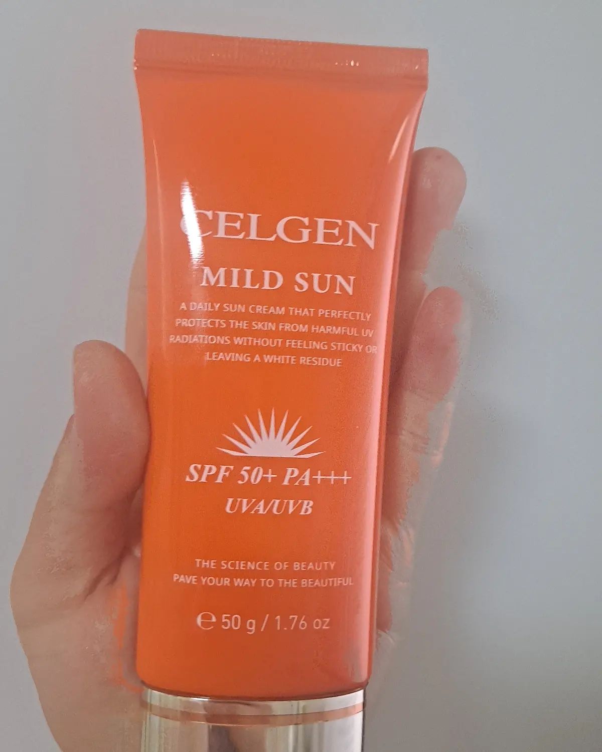 CELGEN 셀젠 마일드 선 SPF50+ PA+++ 50g

'업체로부터 제공받은 제품입니다'
celgen_official

#촉촉한선크림 #NO백탁 #NO다크닝 #에너지워터 #셀젠선크림 #CELGEN선크림 #셀젠선블록 #CELGEN선블록 #백탁없는선크림 #썬크림추천 #선블록 #선크림추천 #자외선차단제 #CELGEN #셀젠

촉촉한선크림, NO백탁, NO다크닝

[CELGEN/ 셀젠]
😘- 50g이라 휴대하기 좋아요!

😍미니백 안에 쏙 들어가는 사이즈예요

-😘셀젠의 생명과학 기술을 바탕으로 개발된
Energy Water로 정제수보다 접촉각이 낮아
피부 깊숙이 스며드는 효과 탁월한 제품이예요

😊표면장력이
낮아 유화력이 우수하여 자극성분 사용 최소화되요

😉LA에서 주관하는 패션위크의 공식초청코스메틱브랜드로,
모델들의 아름다운 피부 연출을 돕는 브랜드!

🫡이중차단의 편리함과 편안한 발림성,
메이크업 위에 발라도 화장이
무너지지 않아요☺️

💁‍♀️수분크림 같은 텍스쳐로 끈적이지 않고 산뜻한  발림성
백탁현상없는것과 다크닝없는것이 가장 좋았어요💕