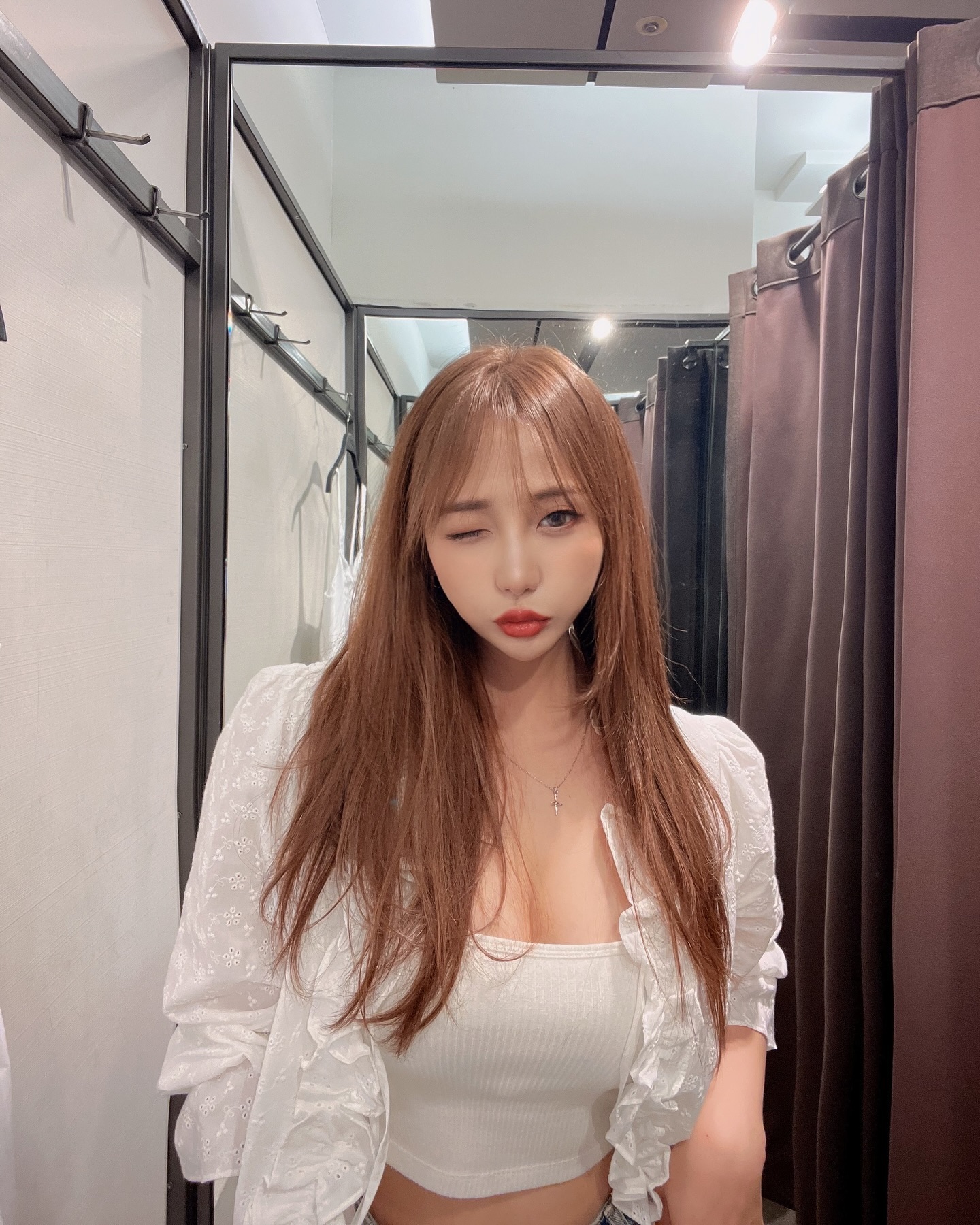바디쳌🐷
추석연휴에 찐 살들 복구중
어제 관리받고 왔는데 몸이 가벼워진느낌 
뱃짤은 관리의 힘을 빌려본담
4회차까지 받고 찐후기 알려줄께욤 !

drskinny1 

그럼 모두 수요팅팅 🧸🤎

#체형관리 #연예인클리닉 #강남역 #다이어트 #셀룰라이트정리 #하체비만 #지방분해주사 #관리하는여자 #dite #식단관리 #셀컷주사