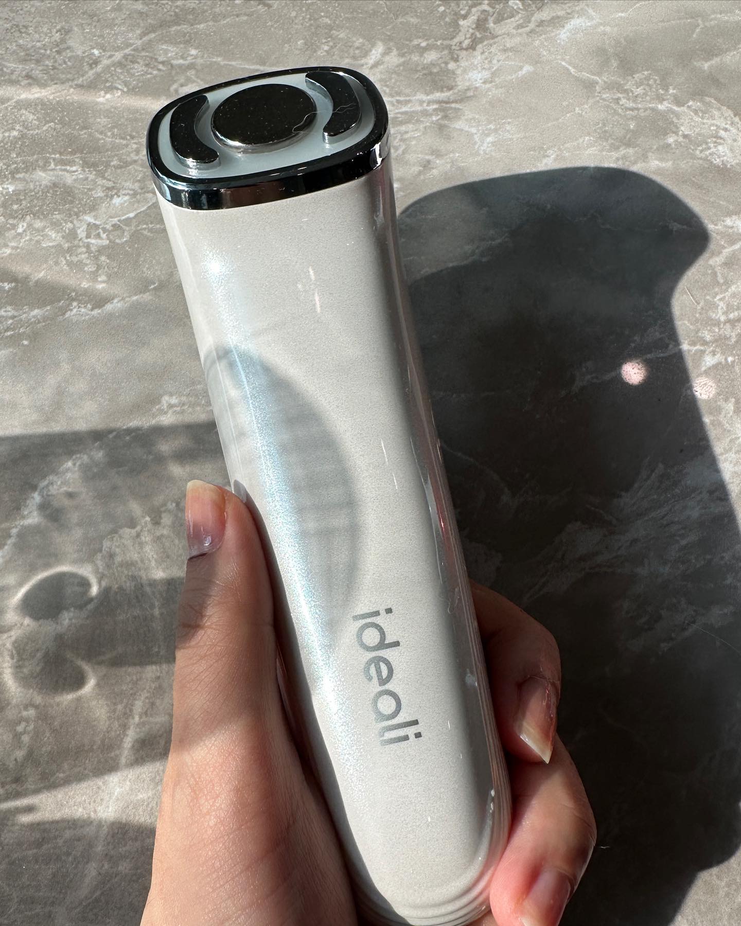 #협찬 ideali_official

고주파(RF), 저주파(EMS), LED 테라피, 3D 미세진동이 
합쳐진 4 in 1 디바이스 아이디얼리 디비나 EMS 고주파 마사지기
사용해봤어요! 하나의 디바이스로 보습.광채.탄력 관리가 가능하고
KC인증 제품으로 믿고 사용 가능한 안전한 제품이라고 하는데요,
하루 5분 투자로 집에서 쉽고 편리하게 사용 가능하니
귀차니스트 분들! 여러 기기 들이기 싫으신분들 요거 하나로
충분하실것 같아요 :)))

https://bitly.ws/VzqF

#아이디얼리 #피부마사지기 #뷰티디바이스 #탄력기기 
#고주파마사지기 #ems마사지기