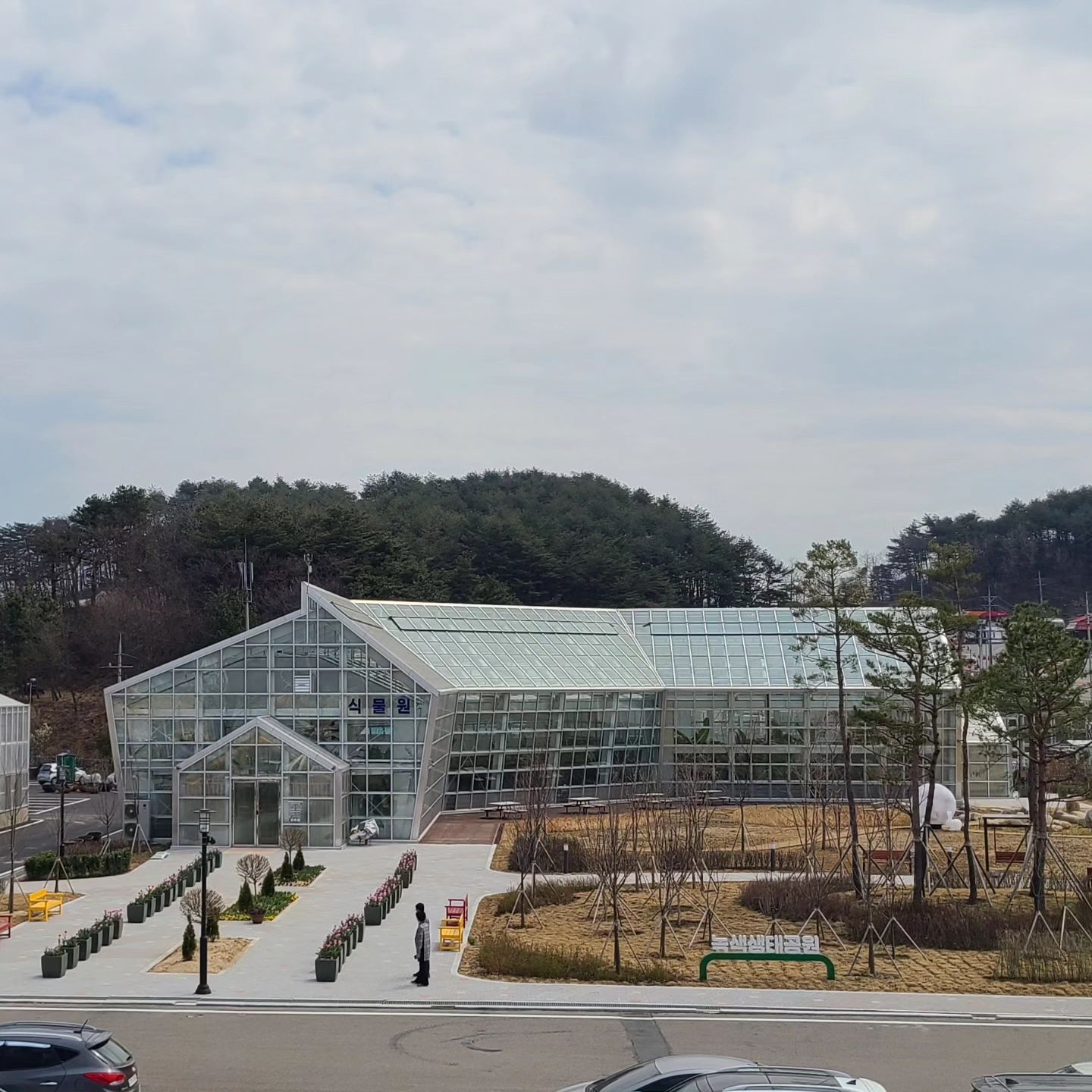 (홍보)
'봄맞이, 양양마켓로' in 양양 녹색생태공원
5월 2일 목요일에서 어린이날인 5월 5일 일요일까지 나들이도 가고 즐길 수 있는 행사 소개해드려요.
강원도 양양에 새로 오픈한 녹색생태공원에서 봄맞이 행사를 한다고 합니다.
공연과 플리마켓도 구경하고 한우 시식하면서 30% 할인 받아서 구매하고 예쁜 꽃과 식물이 만발한 식물원에서 나들이 추억을 사진으로 남길 수 있어요.

#양양녹색생태공원 #봄맞이양양마켓로 #양양군 #양양여행 #양양주말나들이 #양양가볼만한곳 #어린이날가볼만한곳