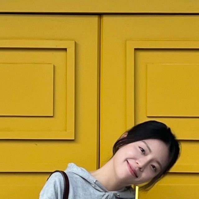 주 현 on Instagram: "#광고 @okstar 넉넉한 오버핏 옥스타 후드티 ❕ 가을~봄까지 입기 좋은 적당한 두께감이에요- 어제 오늘 대구날씨 넘 따뜻해서 요거 입고 다녔답니다 🩶 데일리로 입기 좋은