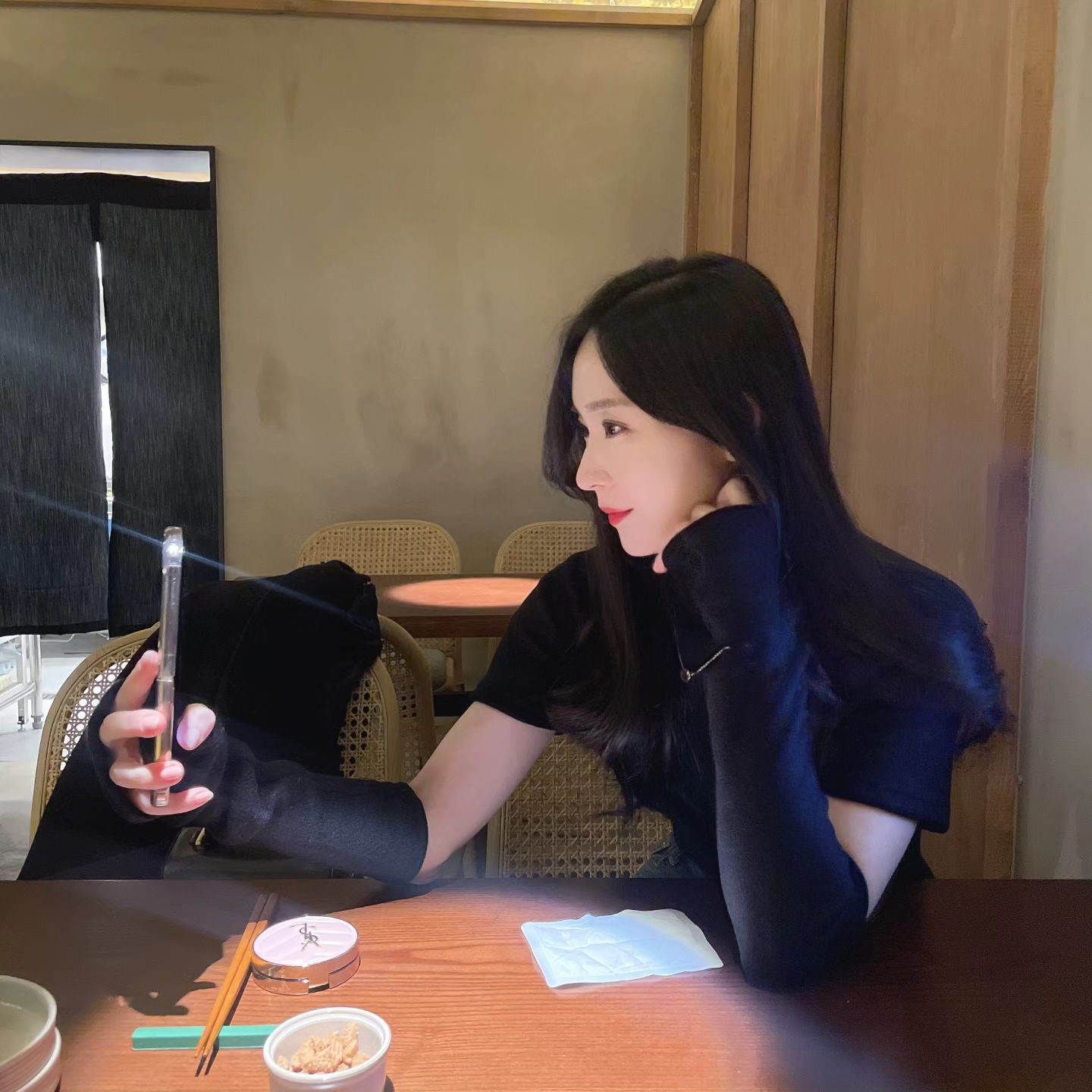 벌써 연말이라니..
나이들수록 시간 빨리간다는 말이 진짜 맞는것같다 
2023년 순삭..ㅋㅋㅋㅋㅋㅋㅋ
행복하면서도 스펙타클했던 한해였어..✨️
이 글본사람들 모두 내년엔 더행복하고 건강한 한해되길..🙏
⠀
⠀
.
.
.
.
.
.
#벌써#연말#올해#마지막#금요일#주말#연휴#행복#새해복많이받으세요🙇