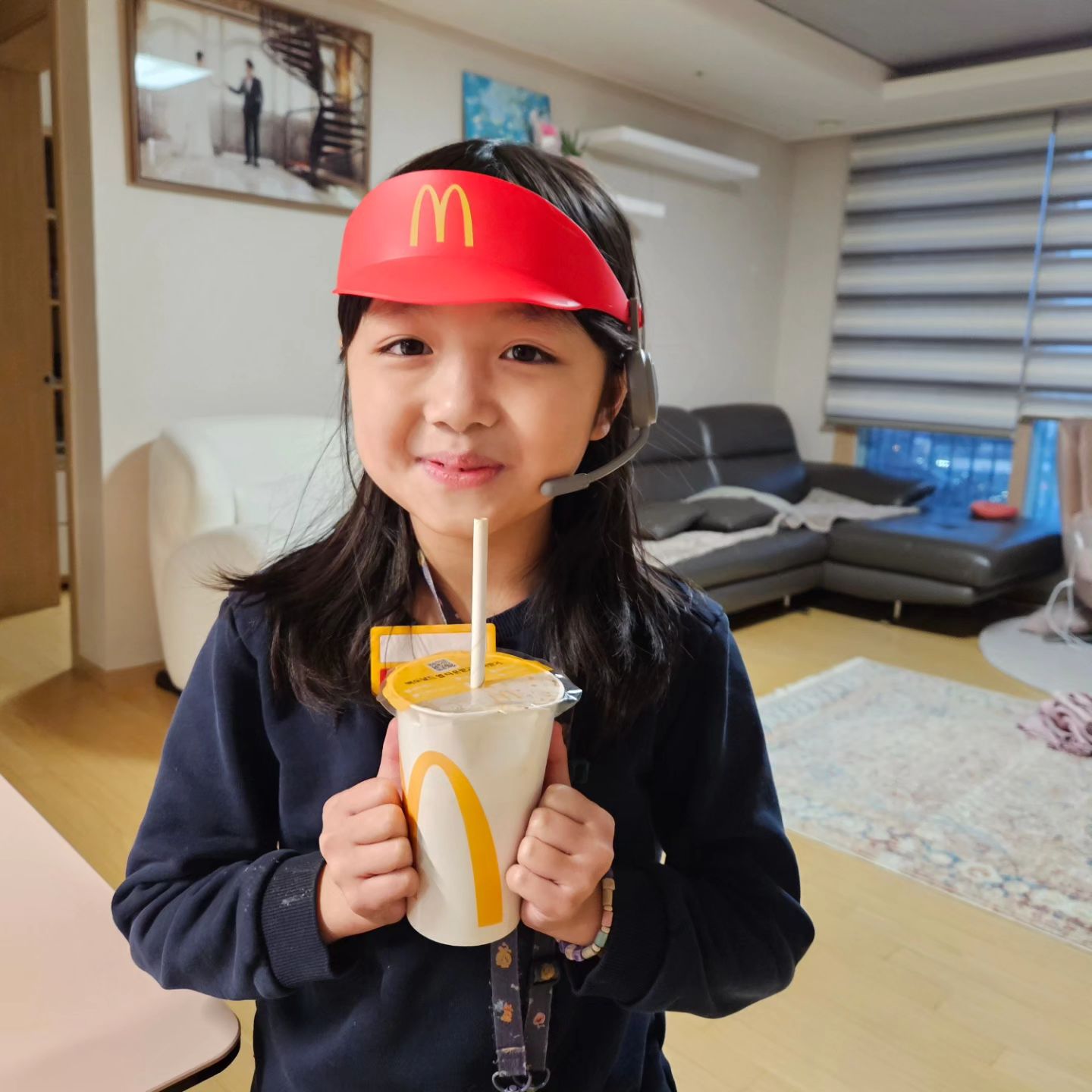 #맥도날드 #해피밀 
퇴근하니 애가 맥날 직원되있네 🩷🩷