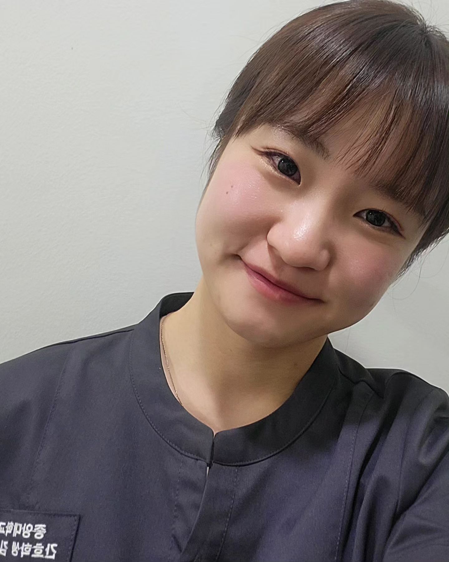 이제 실습복 입을일도 없겠네~~마지막학기까지 바빴던 간호학과 생활도 끝나간다🥲

#중앙대 #간호학과 #간호사 #일상