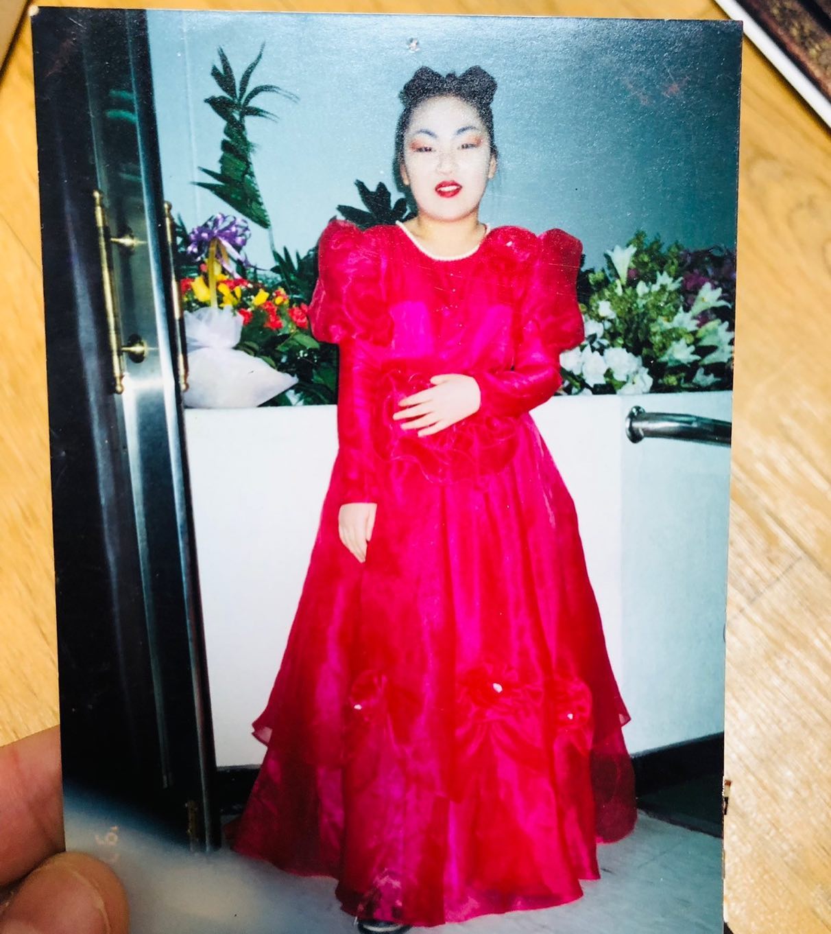 #추억소환 
#피아노연주회
#엄마나한테왜그랬어

조카가 피아노 연주회가 있다고 해서
엄마랑 이모도 어렸을때 드레스 입고 피아노 연주 했다고 
사진을 찾았는데.....이런....🤣🤣🤣🤣🤣

하랑이가 무섭다네....😭😭😭
(하랑아... 이거 엄마 초등학교때다....ㅠㅠ)

내가봐도 재벌 사모님 저리가라네....

#잊고있었다 #예전내모습 
#내가봐도#웃겨